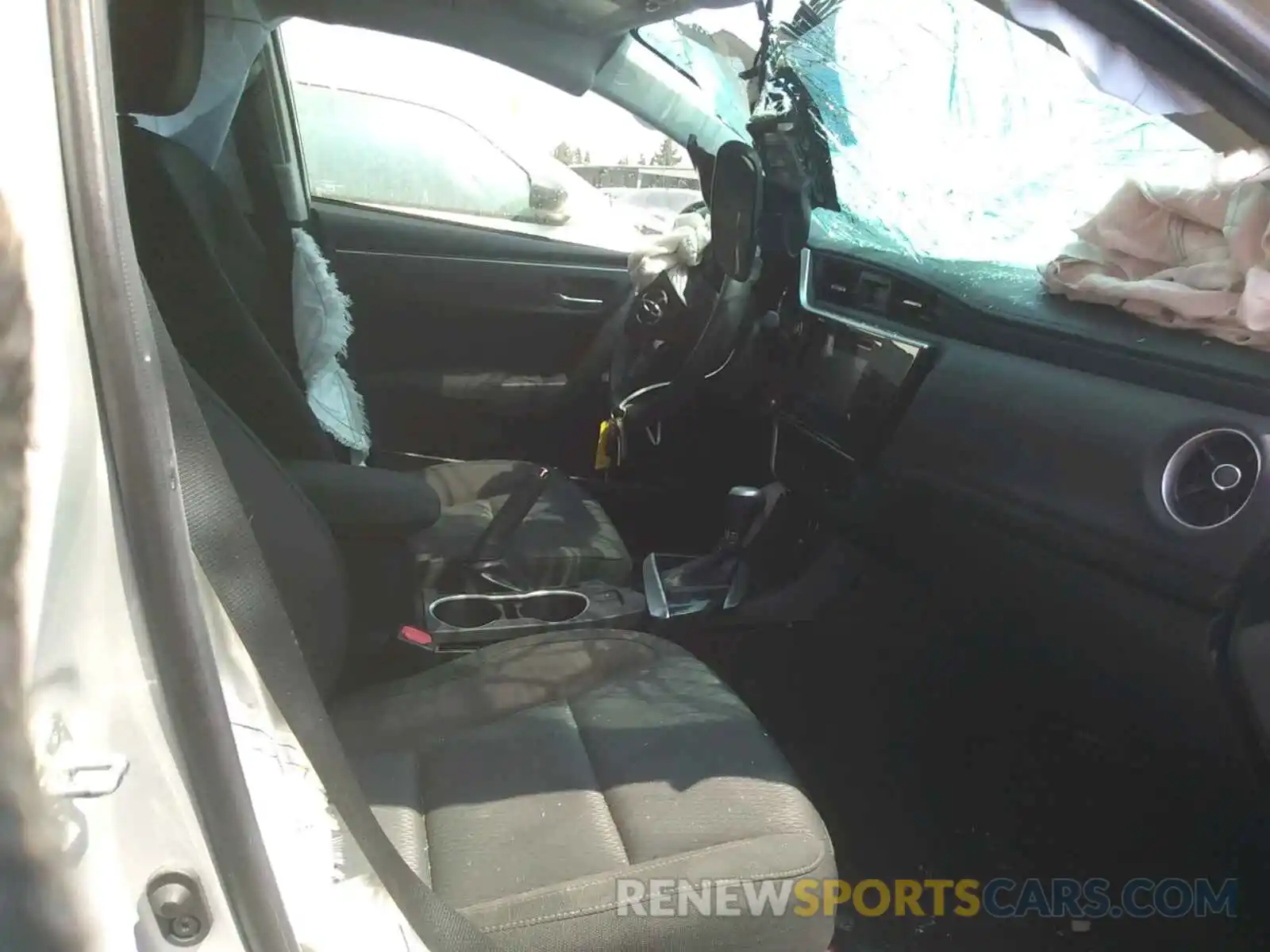 5 Photograph of a damaged car 5YFBURHEXKP885298 TOYOTA COROLLA 2019