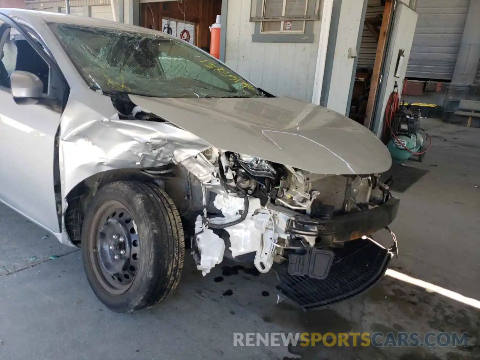 9 Photograph of a damaged car 5YFBURHEXKP885298 TOYOTA COROLLA 2019