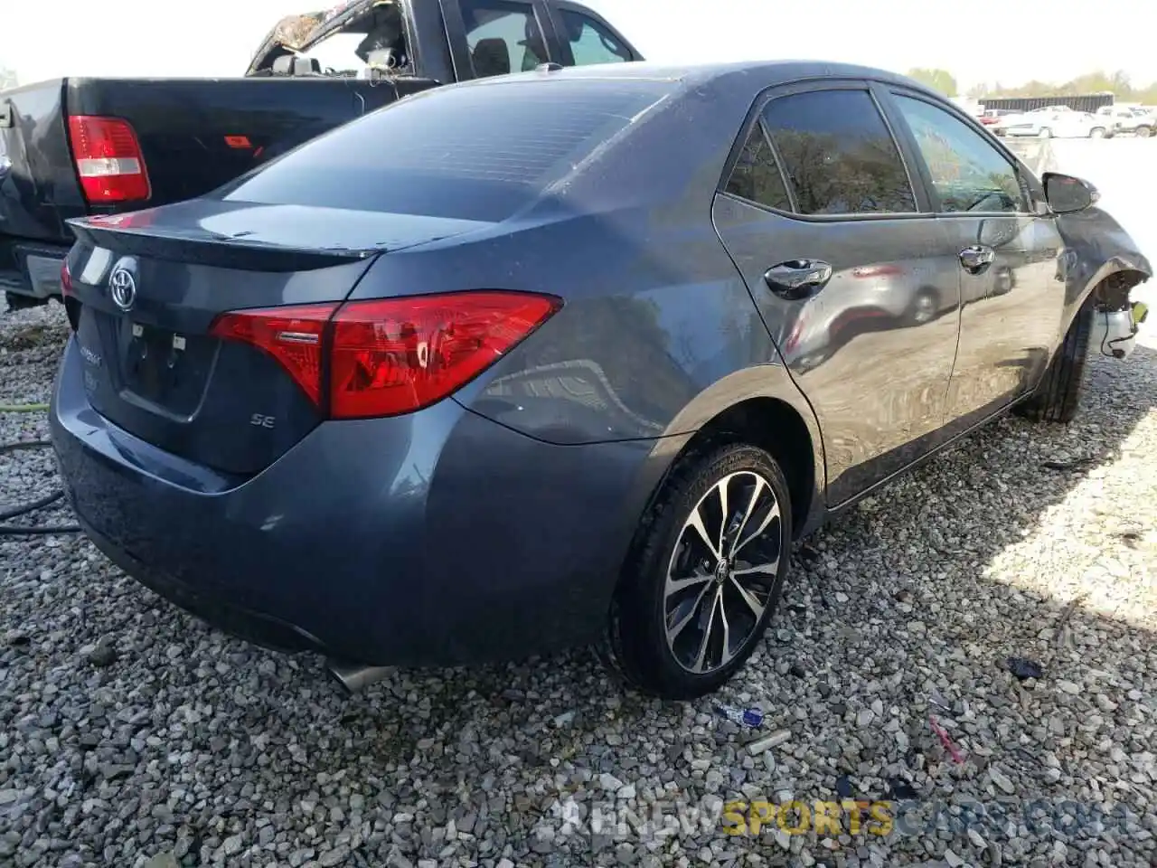 4 Photograph of a damaged car 5YFBURHEXKP885804 TOYOTA COROLLA 2019