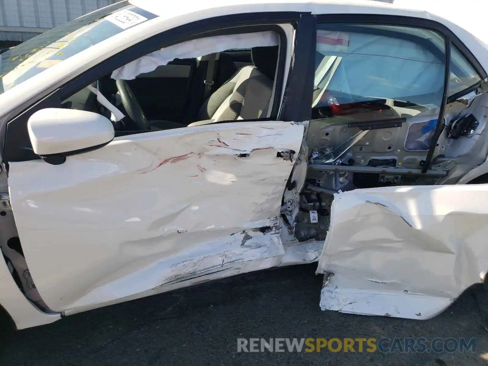 10 Photograph of a damaged car 5YFBURHEXKP885933 TOYOTA COROLLA 2019