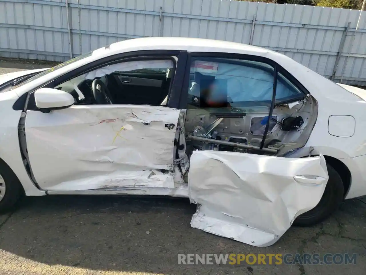 9 Photograph of a damaged car 5YFBURHEXKP885933 TOYOTA COROLLA 2019