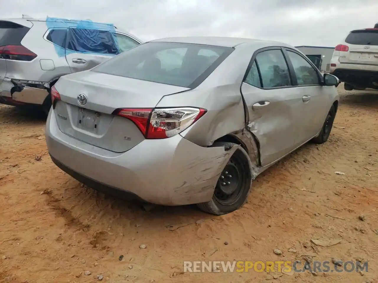 4 Photograph of a damaged car 5YFBURHEXKP886600 TOYOTA COROLLA 2019