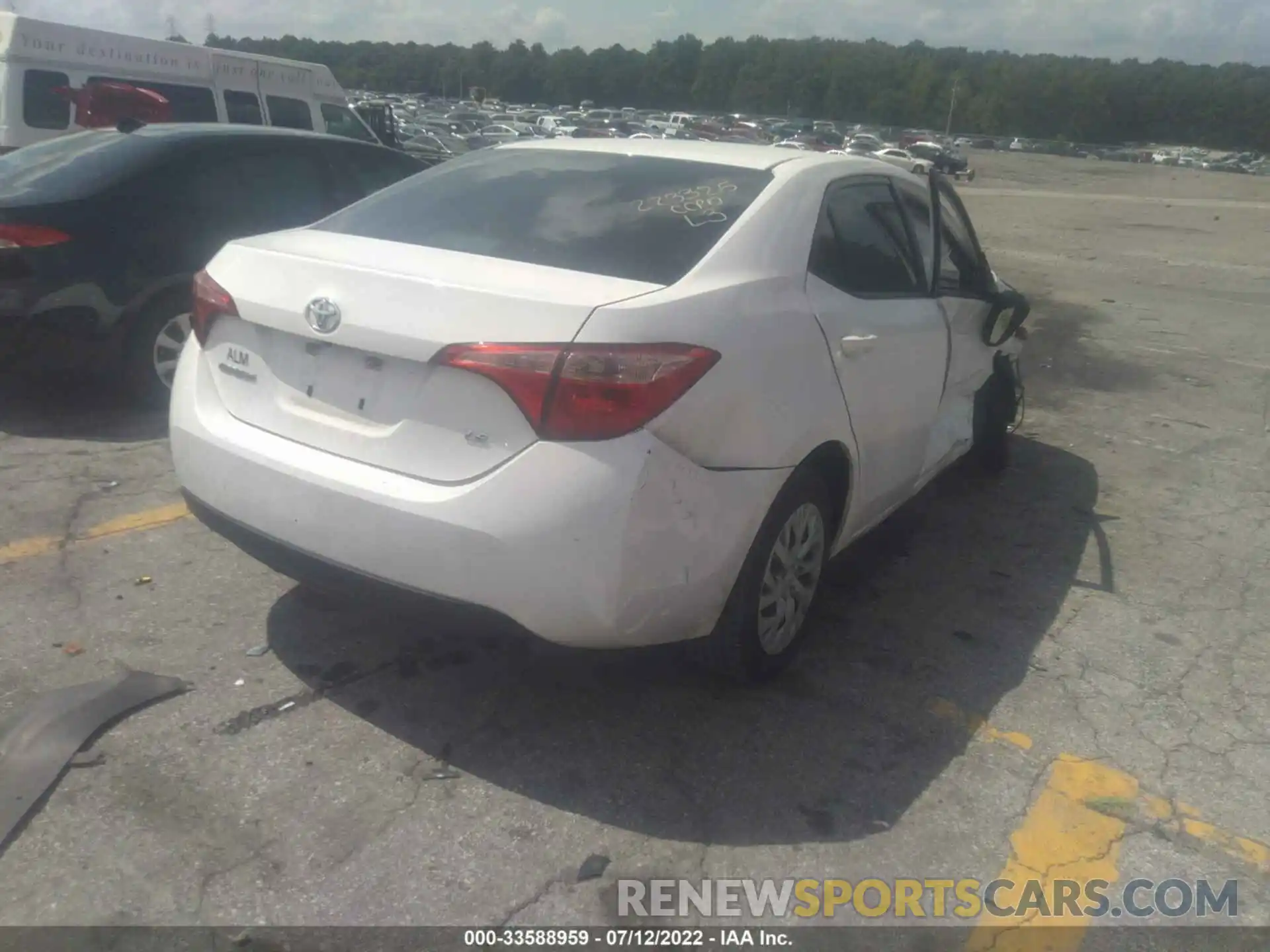 4 Photograph of a damaged car 5YFBURHEXKP887567 TOYOTA COROLLA 2019