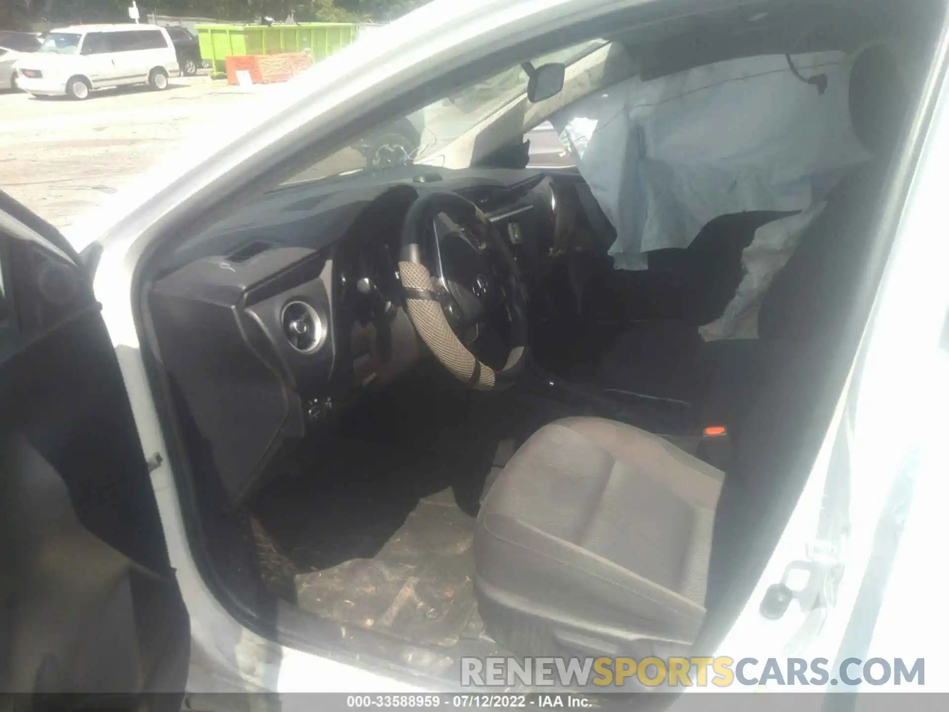 5 Photograph of a damaged car 5YFBURHEXKP887567 TOYOTA COROLLA 2019