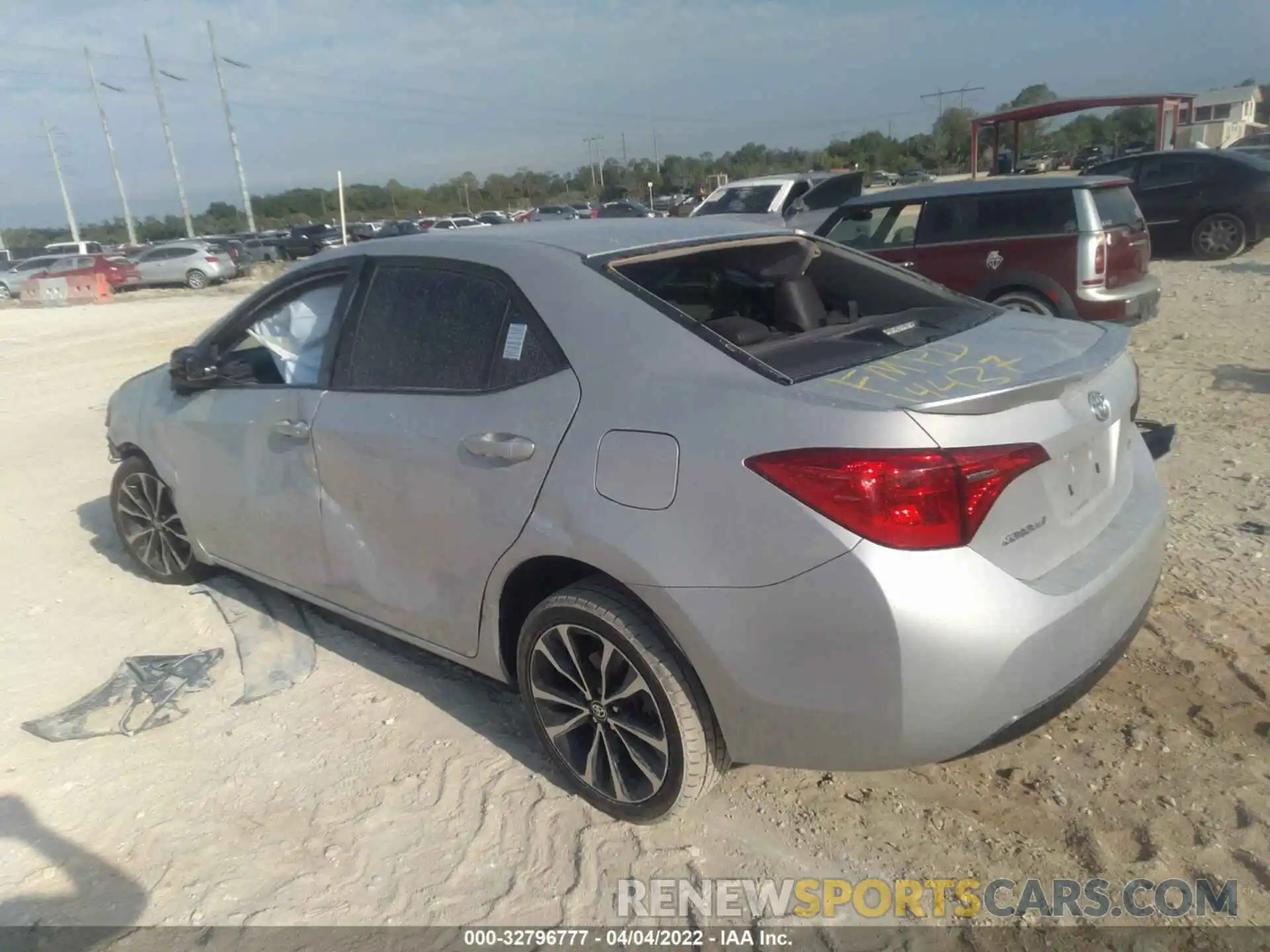 3 Photograph of a damaged car 5YFBURHEXKP889089 TOYOTA COROLLA 2019