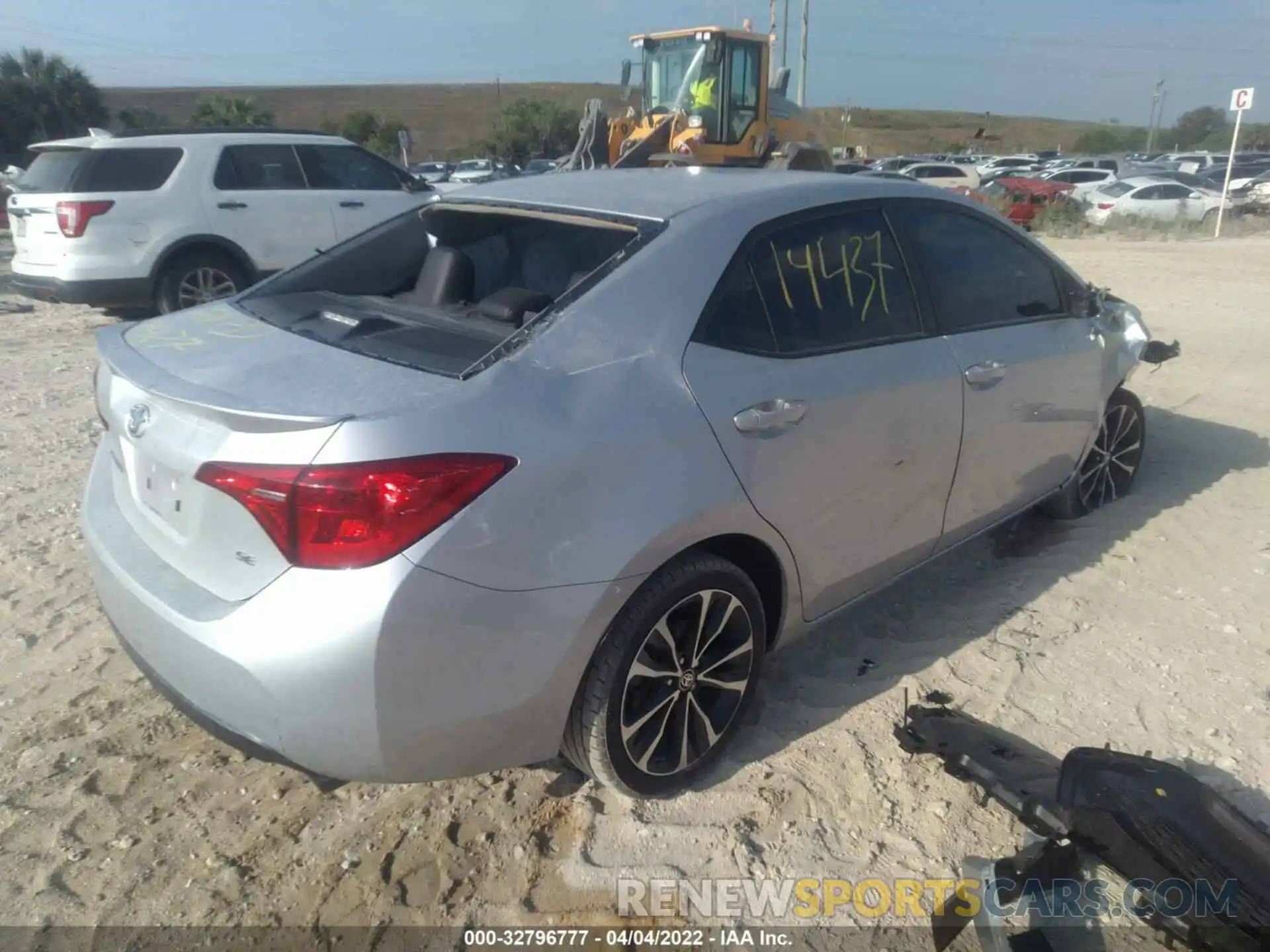 4 Photograph of a damaged car 5YFBURHEXKP889089 TOYOTA COROLLA 2019