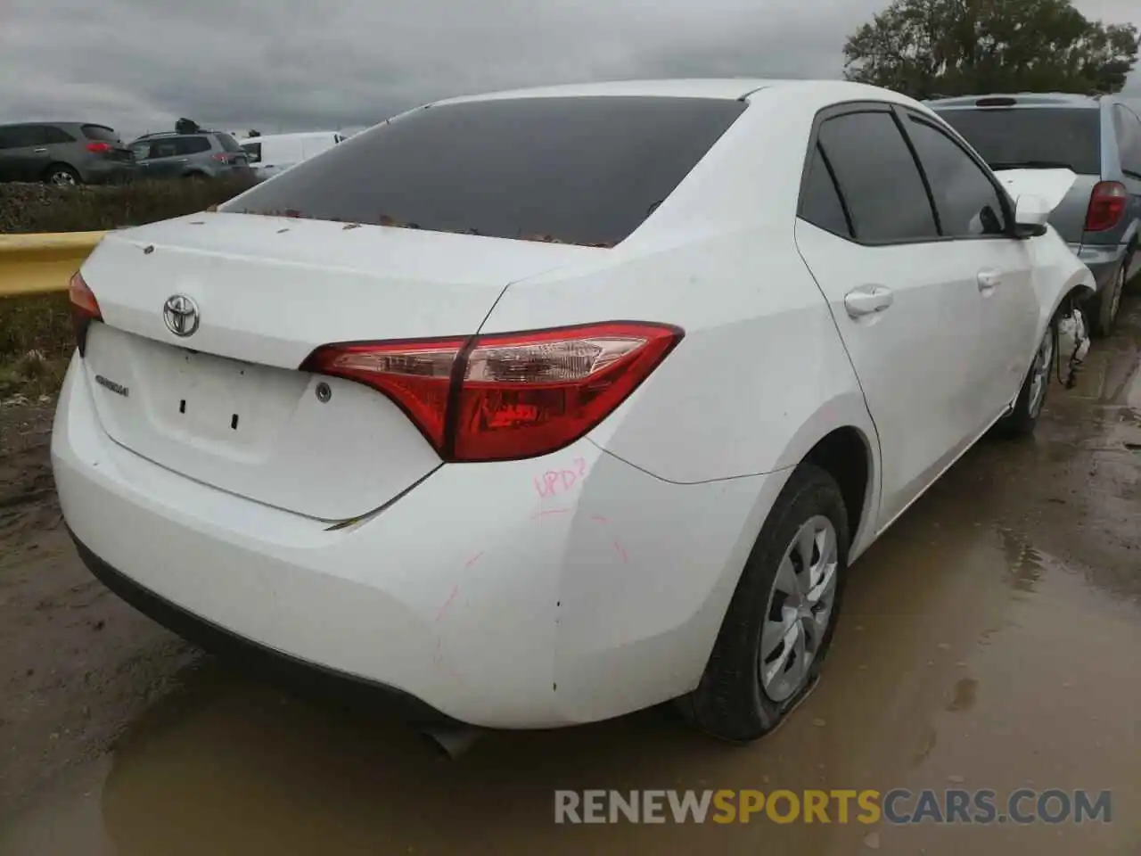 4 Photograph of a damaged car 5YFBURHEXKP889173 TOYOTA COROLLA 2019