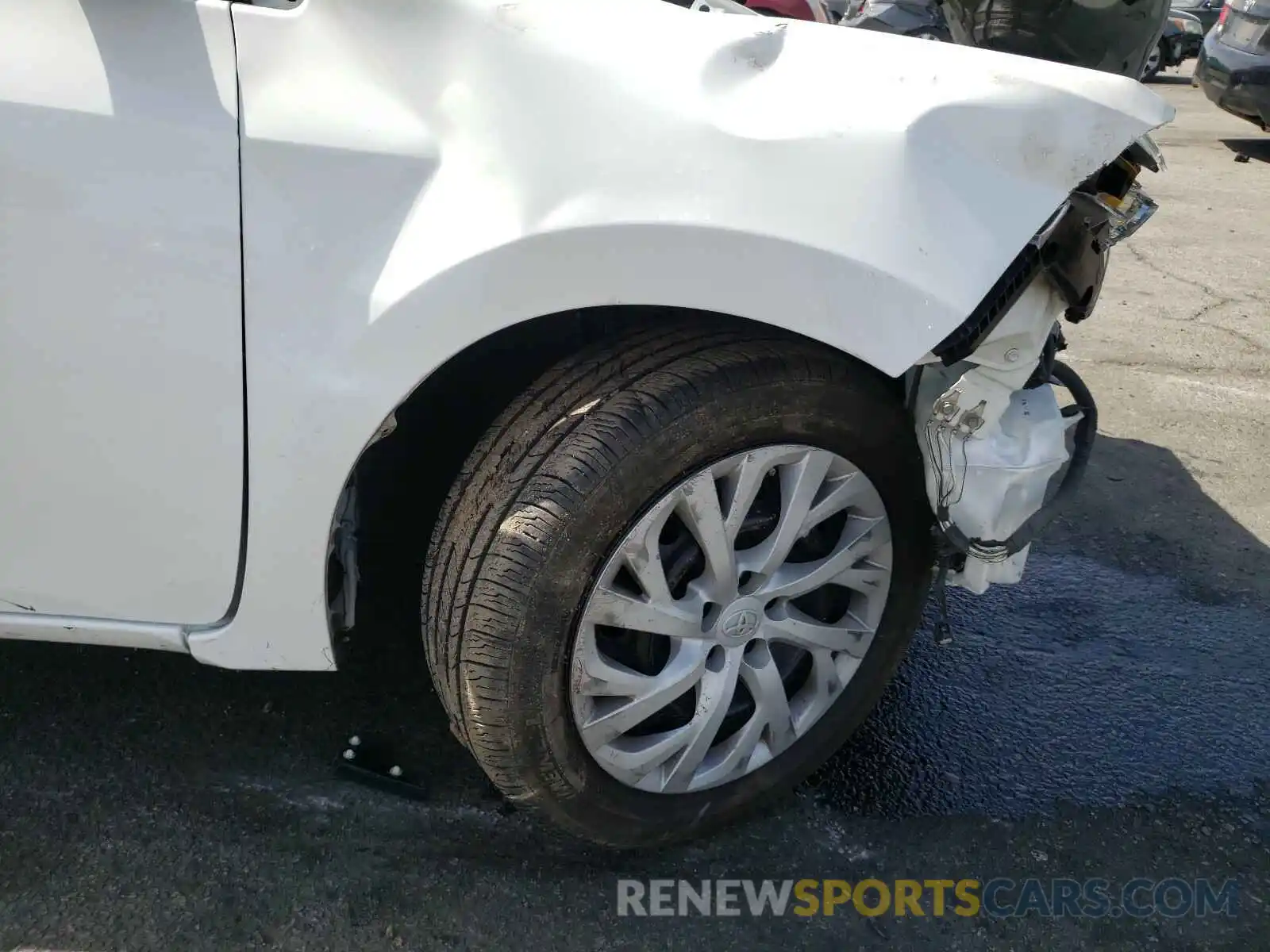 9 Photograph of a damaged car 5YFBURHEXKP890677 TOYOTA COROLLA 2019