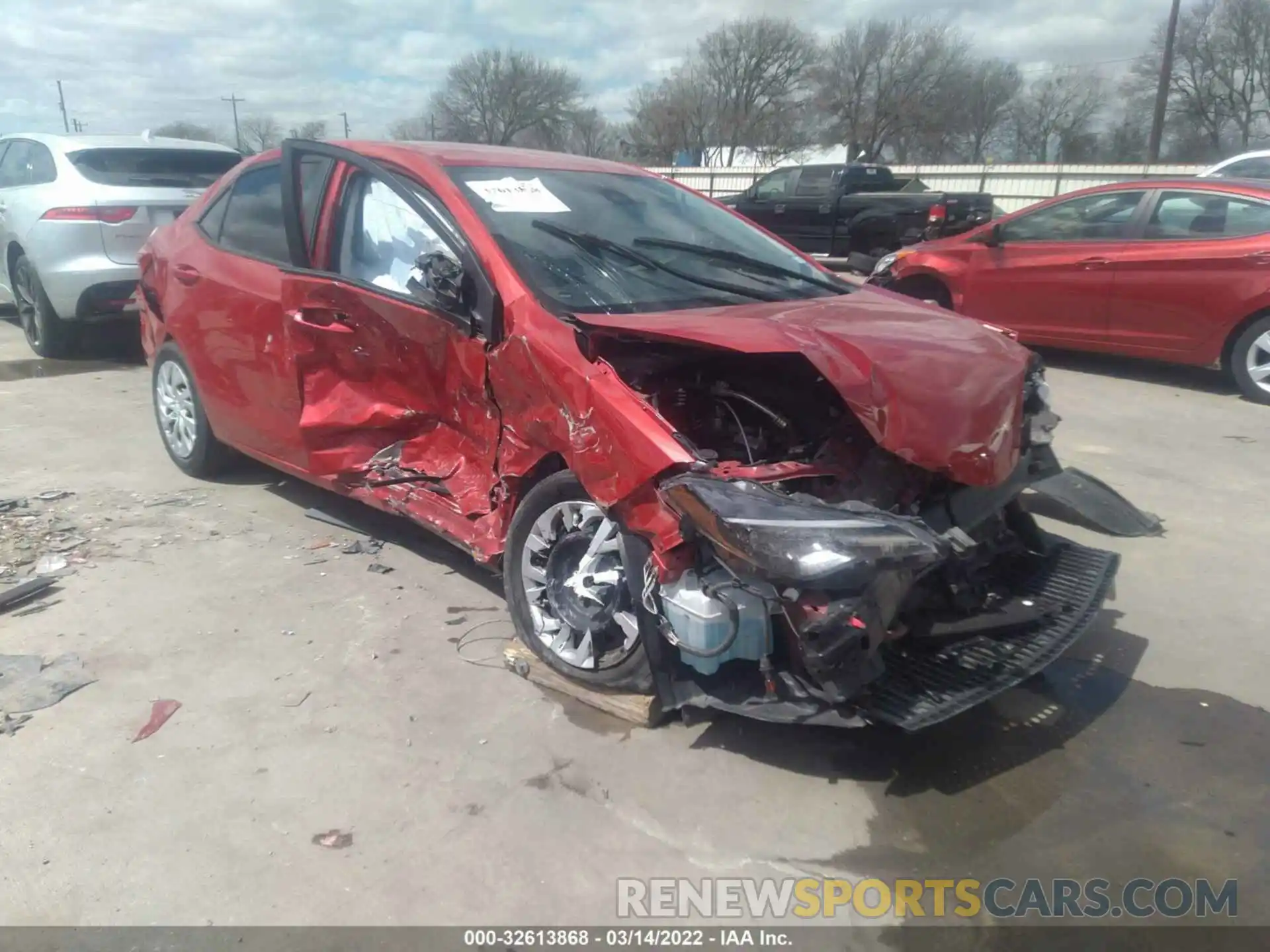 1 Photograph of a damaged car 5YFBURHEXKP892543 TOYOTA COROLLA 2019