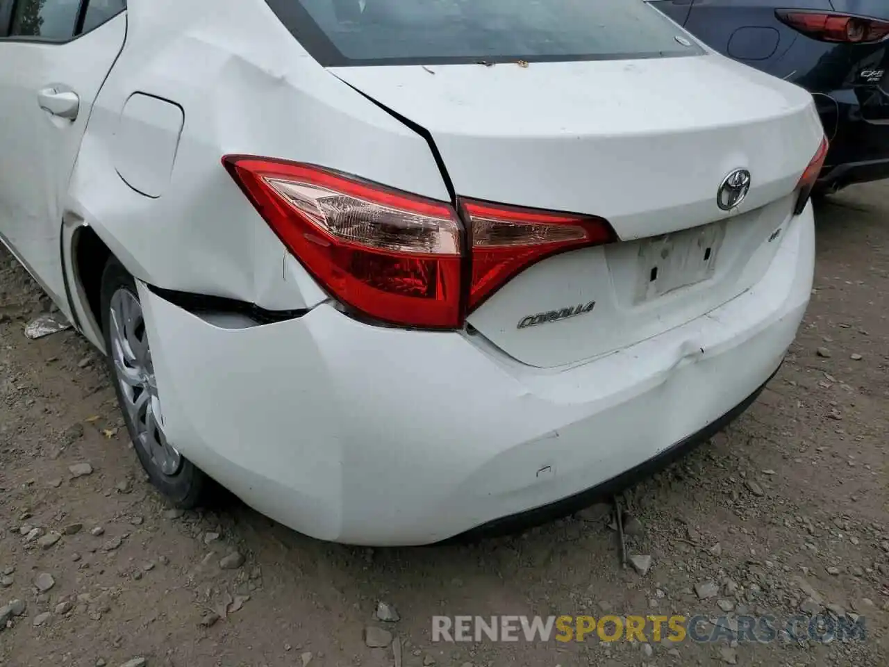 9 Photograph of a damaged car 5YFBURHEXKP892655 TOYOTA COROLLA 2019