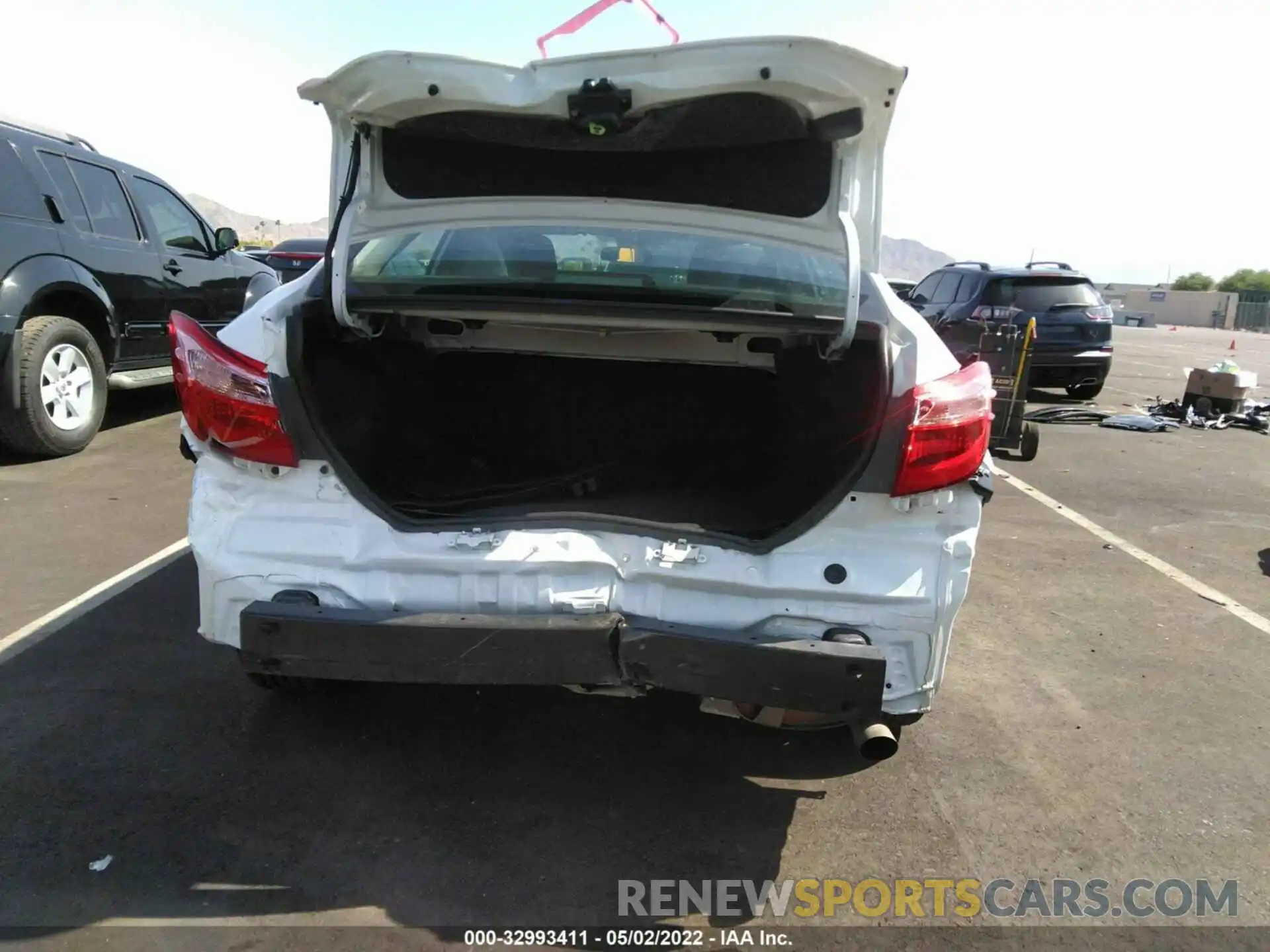 6 Photograph of a damaged car 5YFBURHEXKP895104 TOYOTA COROLLA 2019