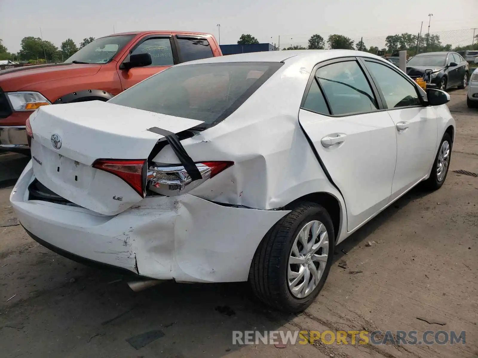 4 Photograph of a damaged car 5YFBURHEXKP896026 TOYOTA COROLLA 2019