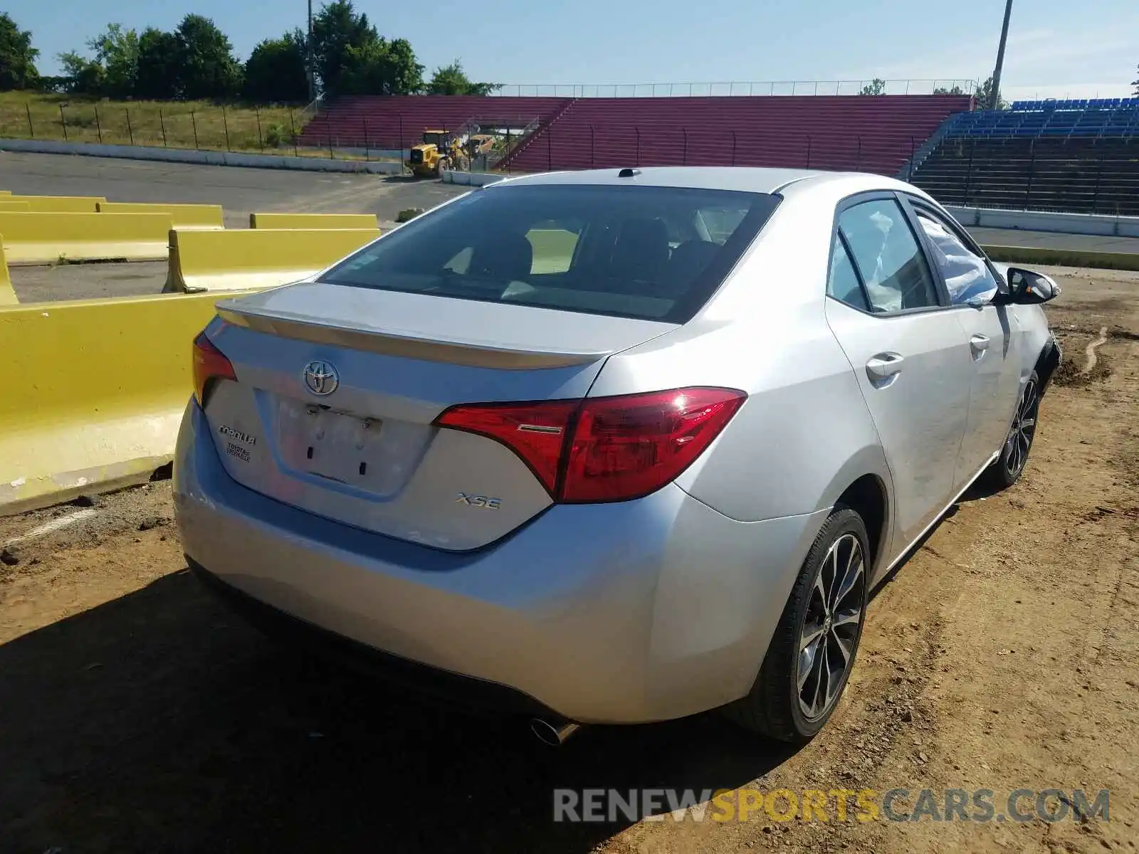 4 Photograph of a damaged car 5YFBURHEXKP896141 TOYOTA COROLLA 2019