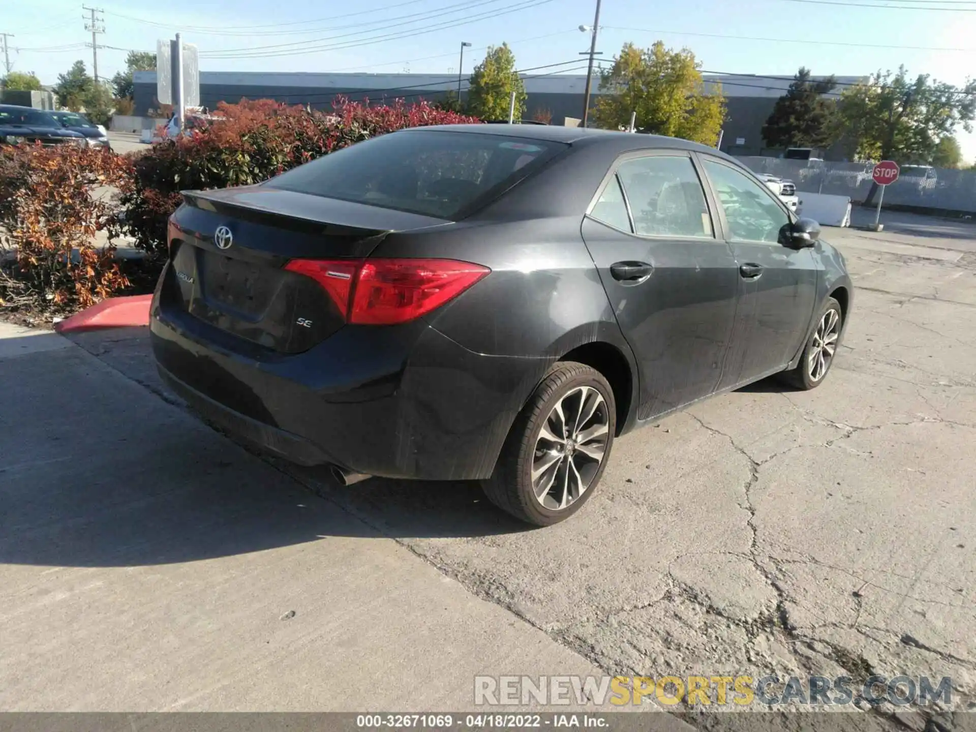 4 Photograph of a damaged car 5YFBURHEXKP898049 TOYOTA COROLLA 2019