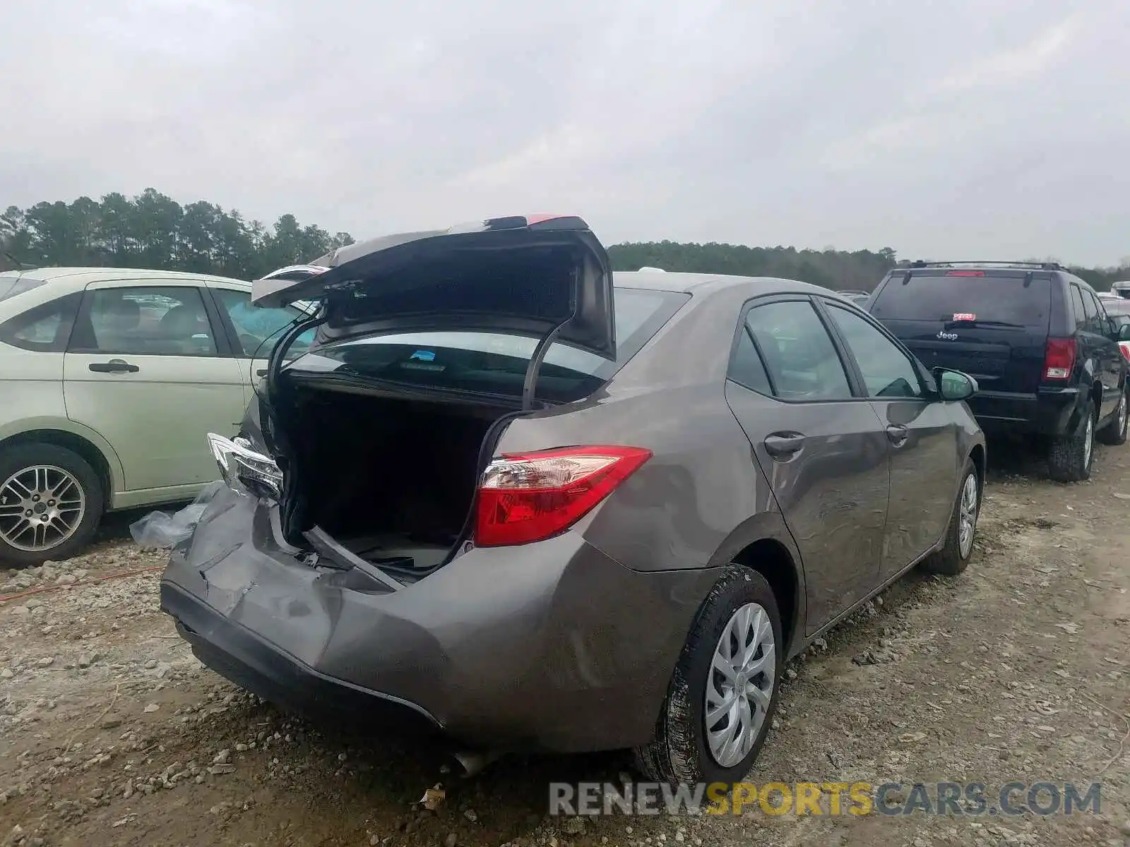 4 Photograph of a damaged car 5YFBURHEXKP898150 TOYOTA COROLLA 2019