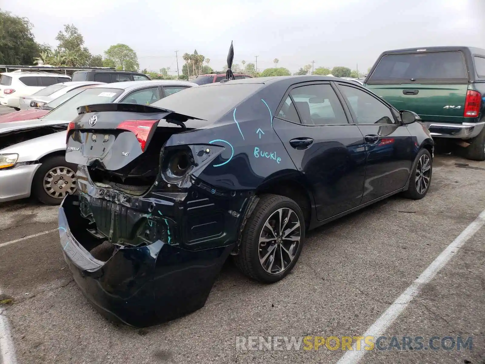 4 Photograph of a damaged car 5YFBURHEXKP899105 TOYOTA COROLLA 2019