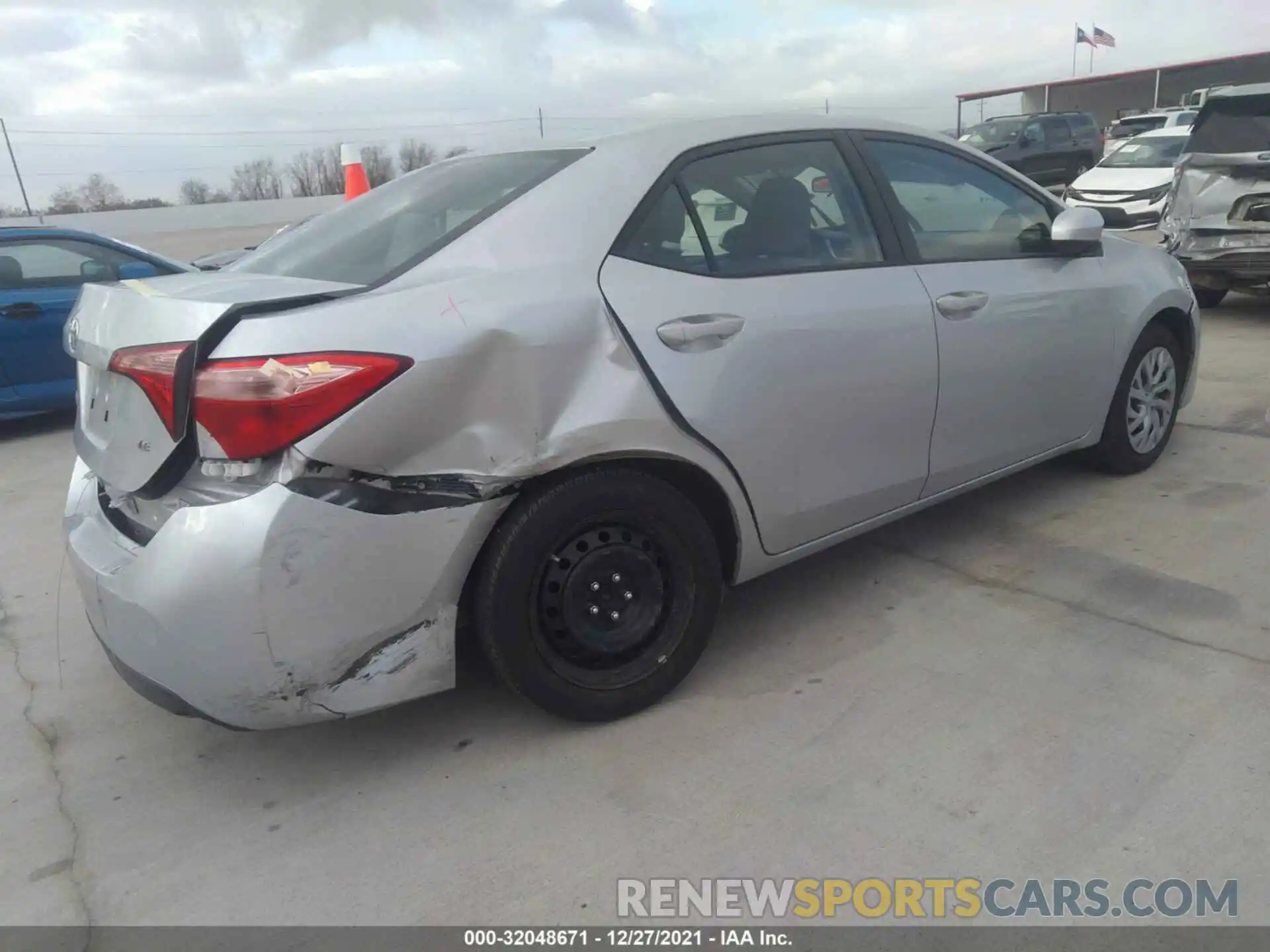 4 Photograph of a damaged car 5YFBURHEXKP900771 TOYOTA COROLLA 2019