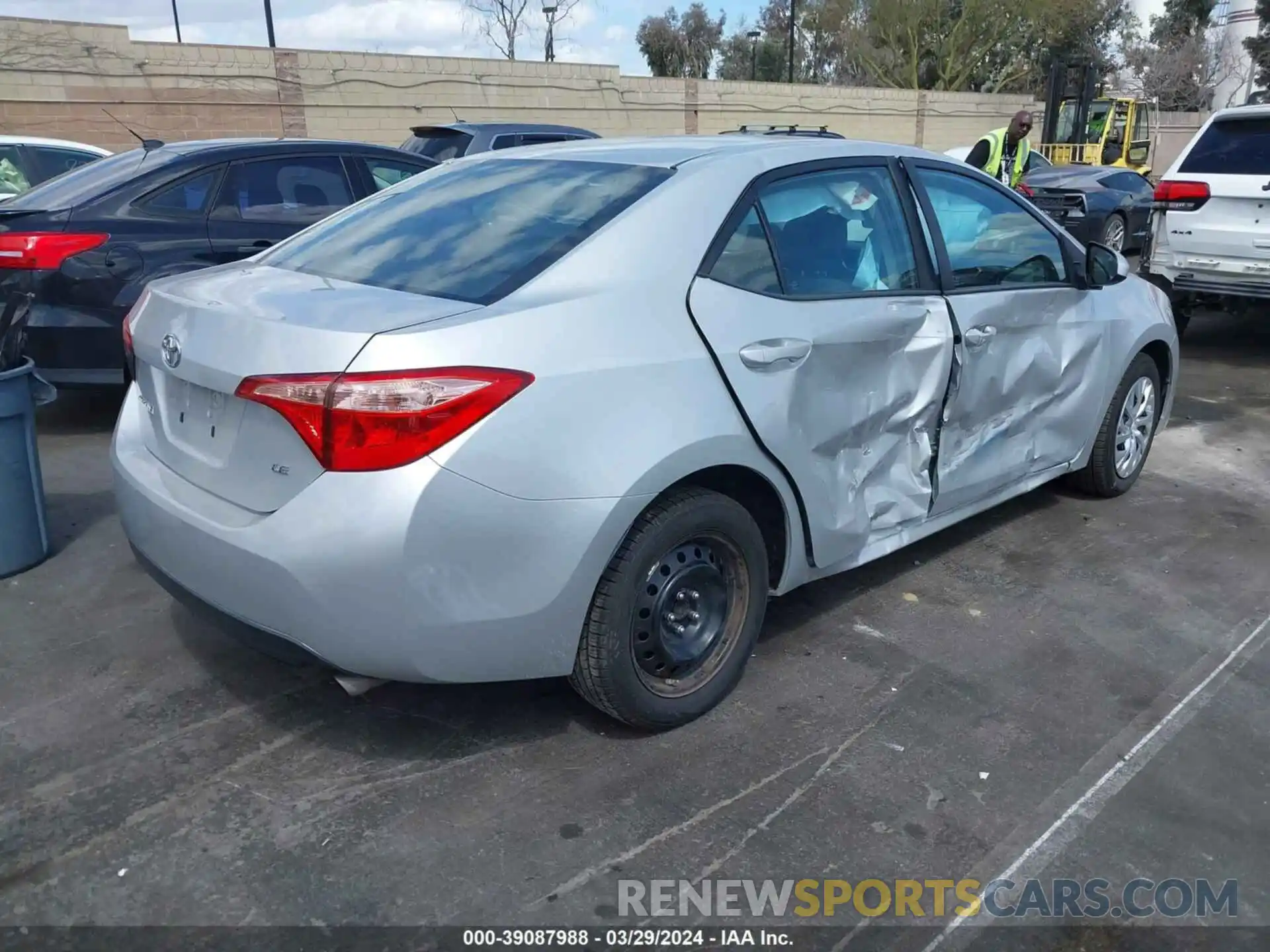 4 Photograph of a damaged car 5YFBURHEXKP901130 TOYOTA COROLLA 2019