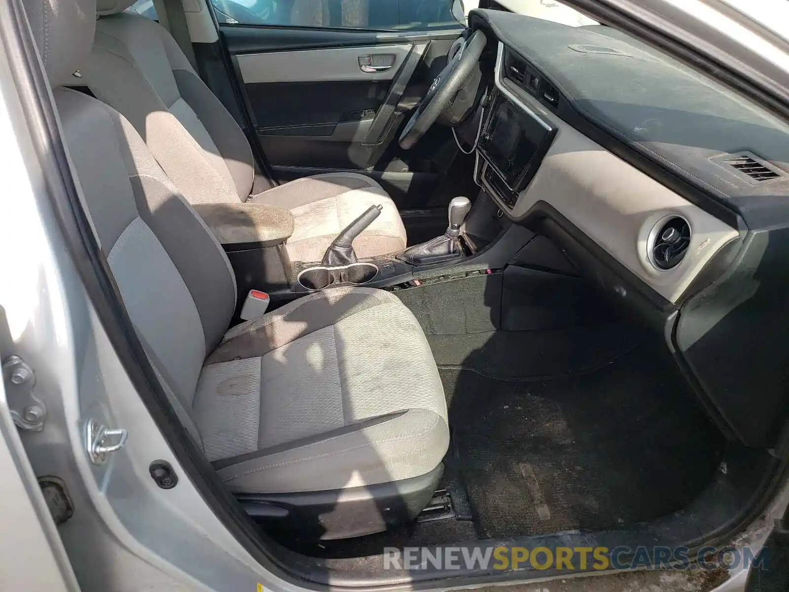 5 Photograph of a damaged car 5YFBURHEXKP904240 TOYOTA COROLLA 2019