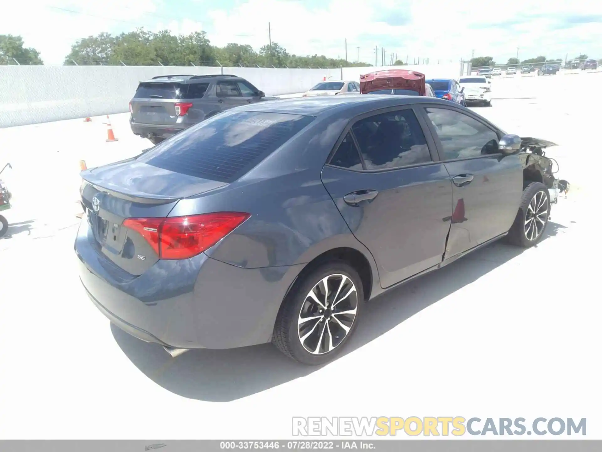 4 Photograph of a damaged car 5YFBURHEXKP905193 TOYOTA COROLLA 2019