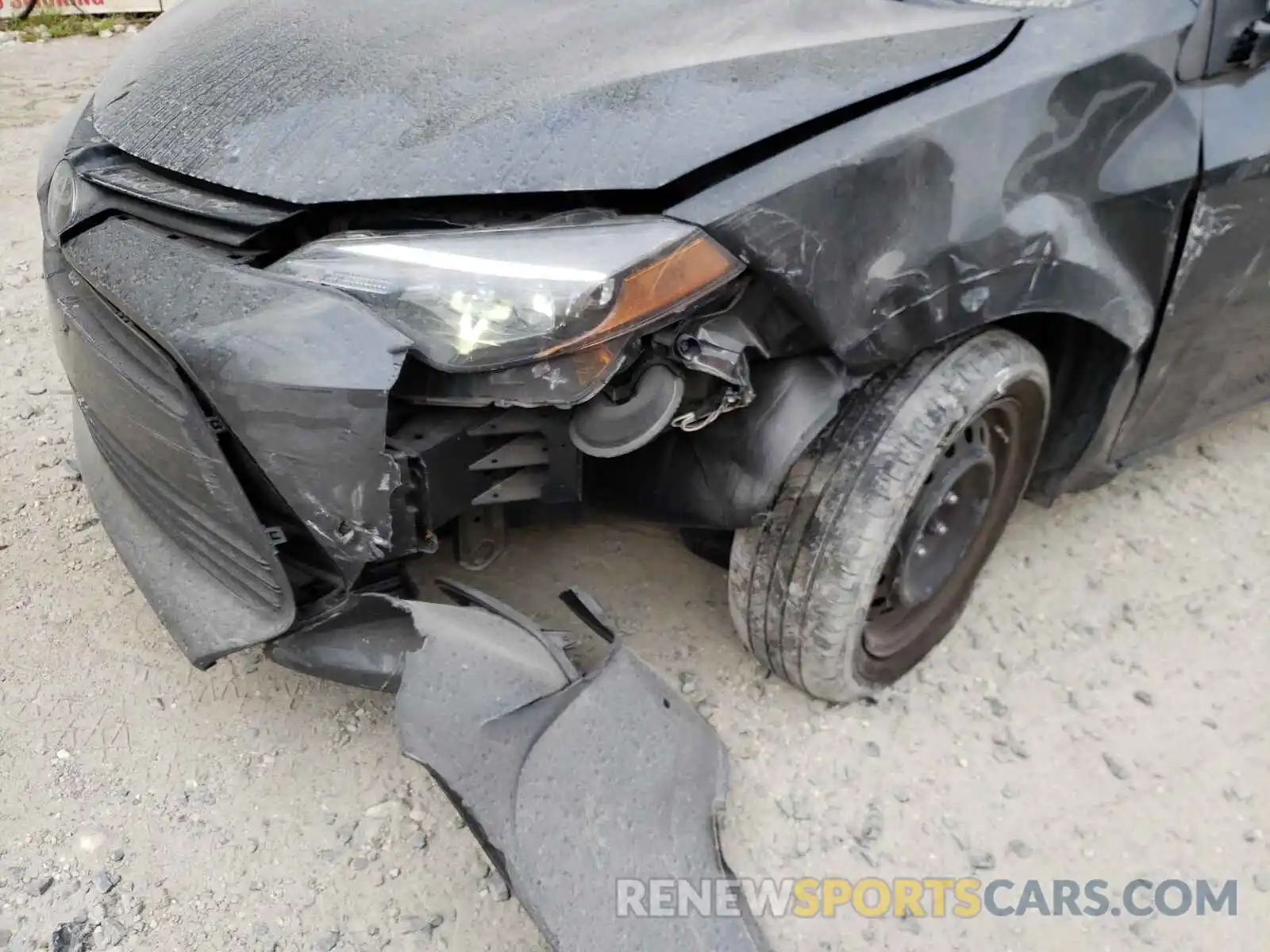 9 Photograph of a damaged car 5YFBURHEXKP905260 TOYOTA COROLLA 2019