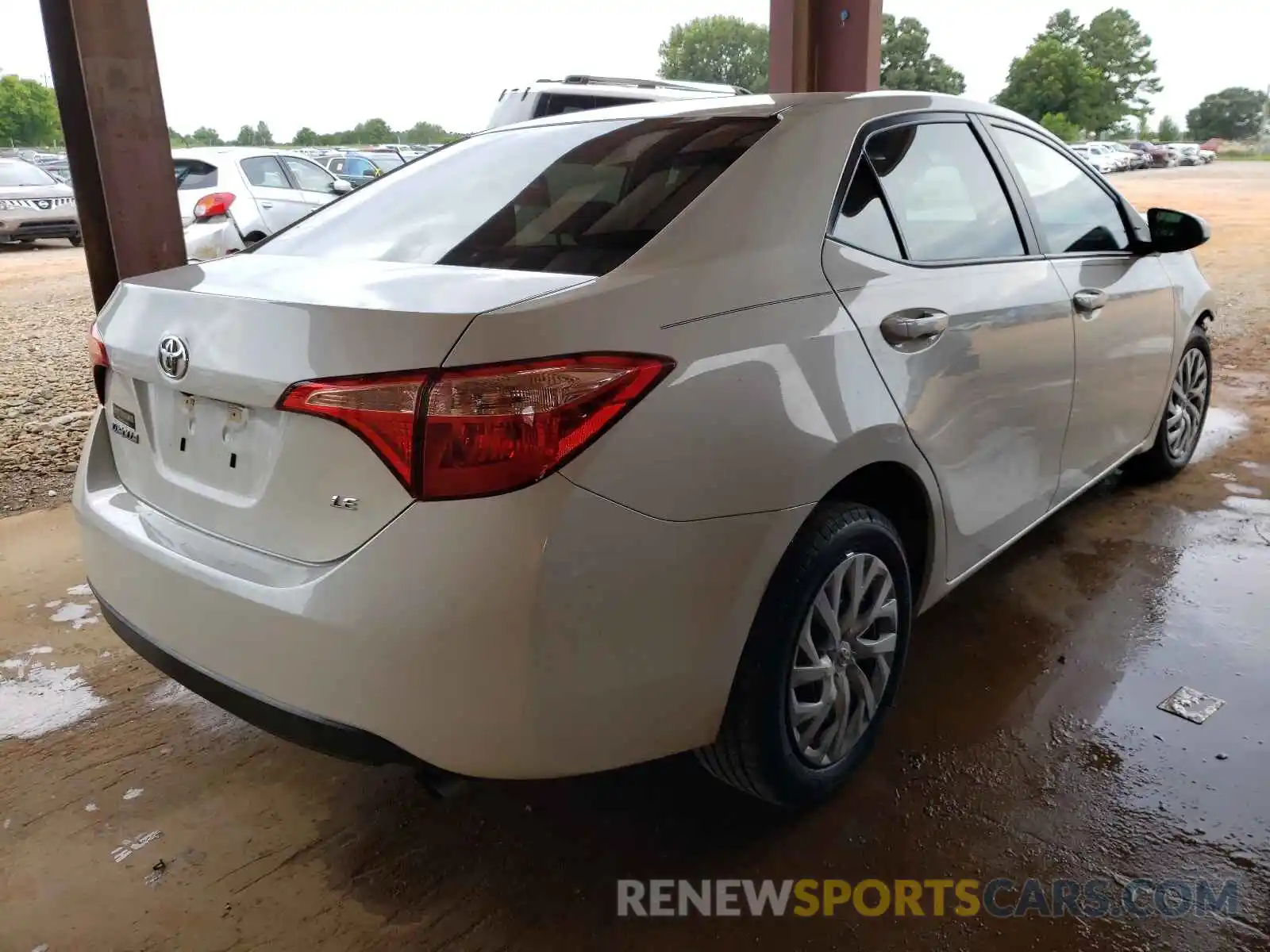 4 Photograph of a damaged car 5YFBURHEXKP905694 TOYOTA COROLLA 2019