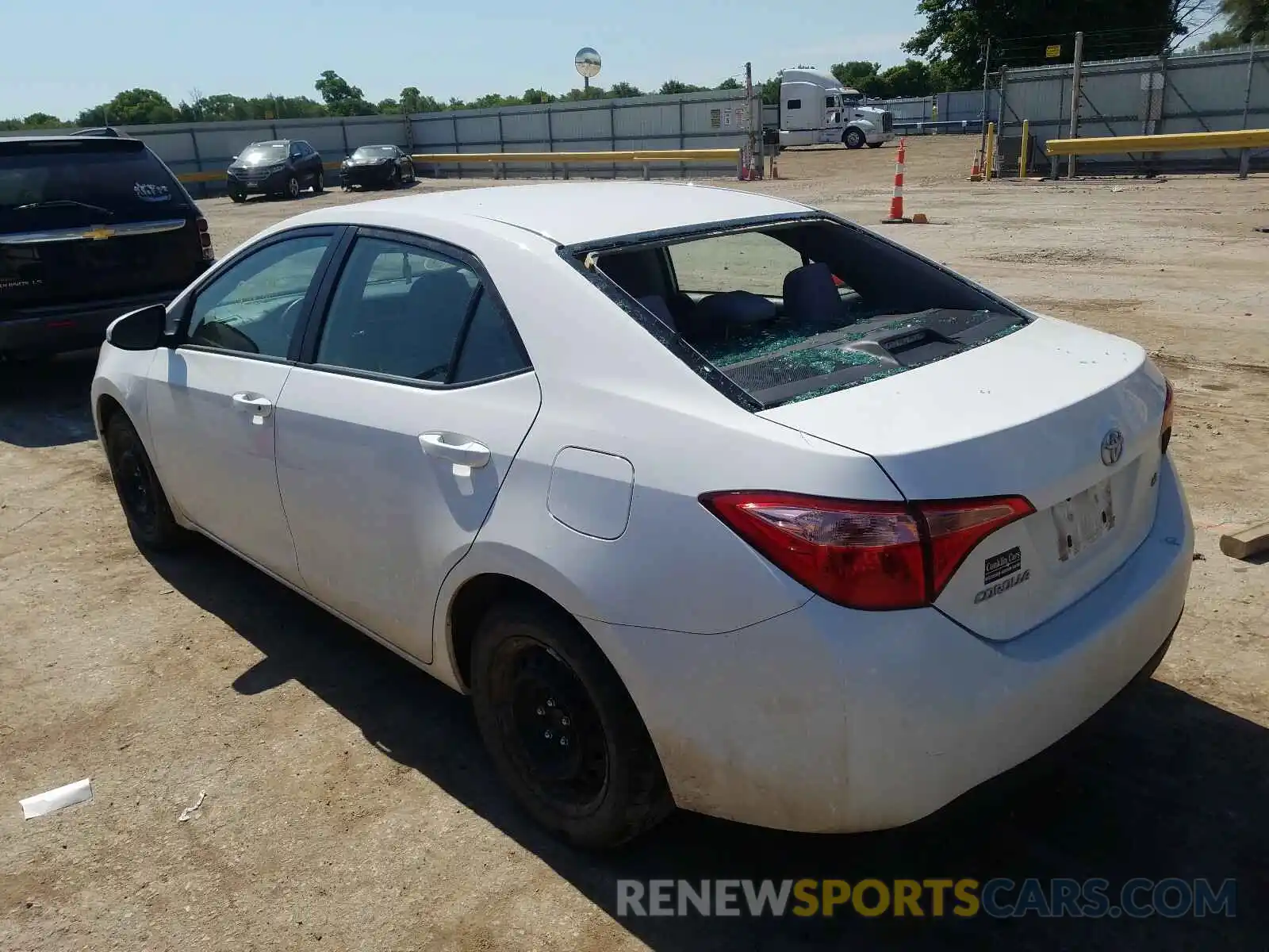 3 Photograph of a damaged car 5YFBURHEXKP905811 TOYOTA COROLLA 2019