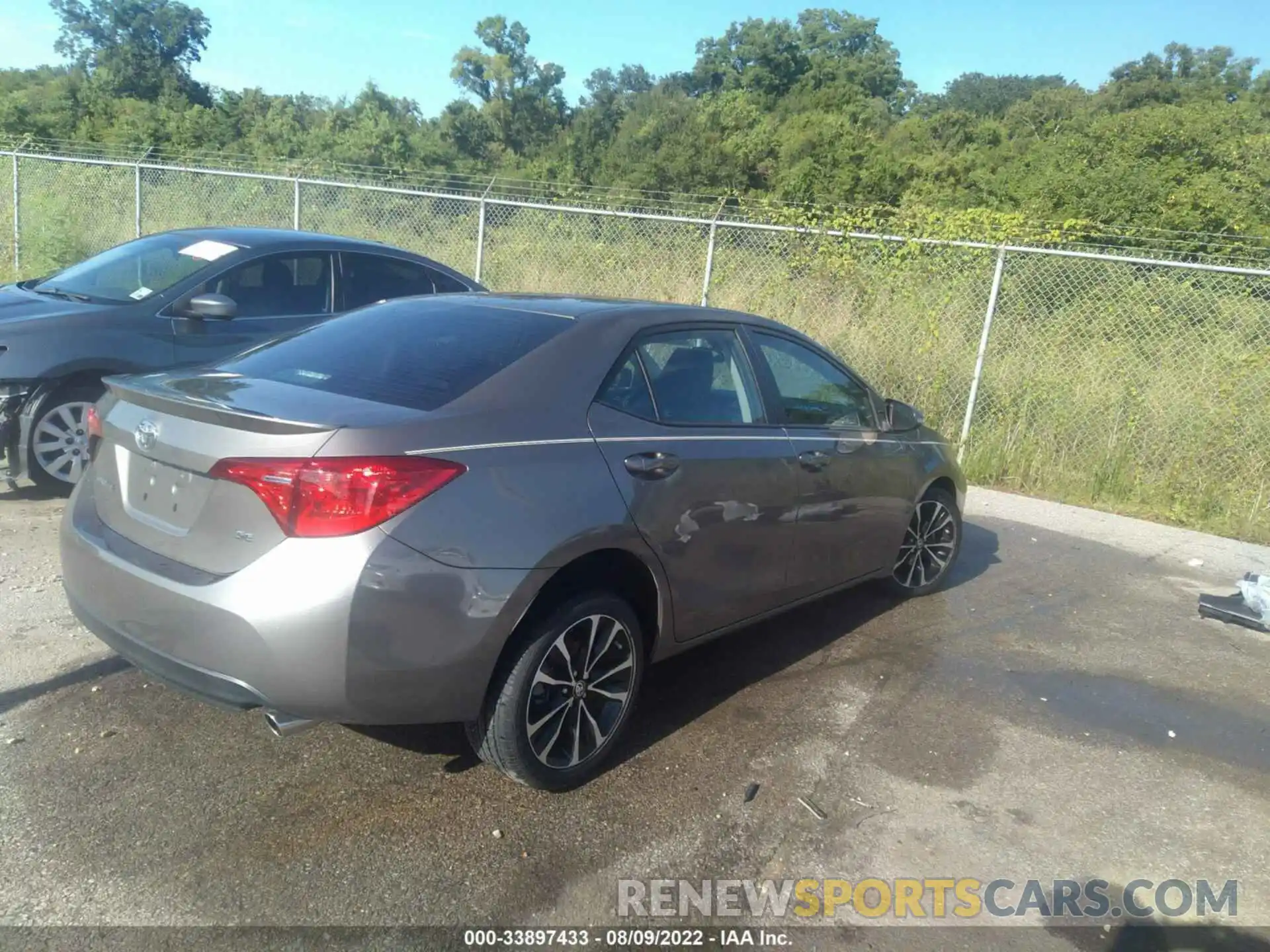 4 Photograph of a damaged car 5YFBURHEXKP907560 TOYOTA COROLLA 2019