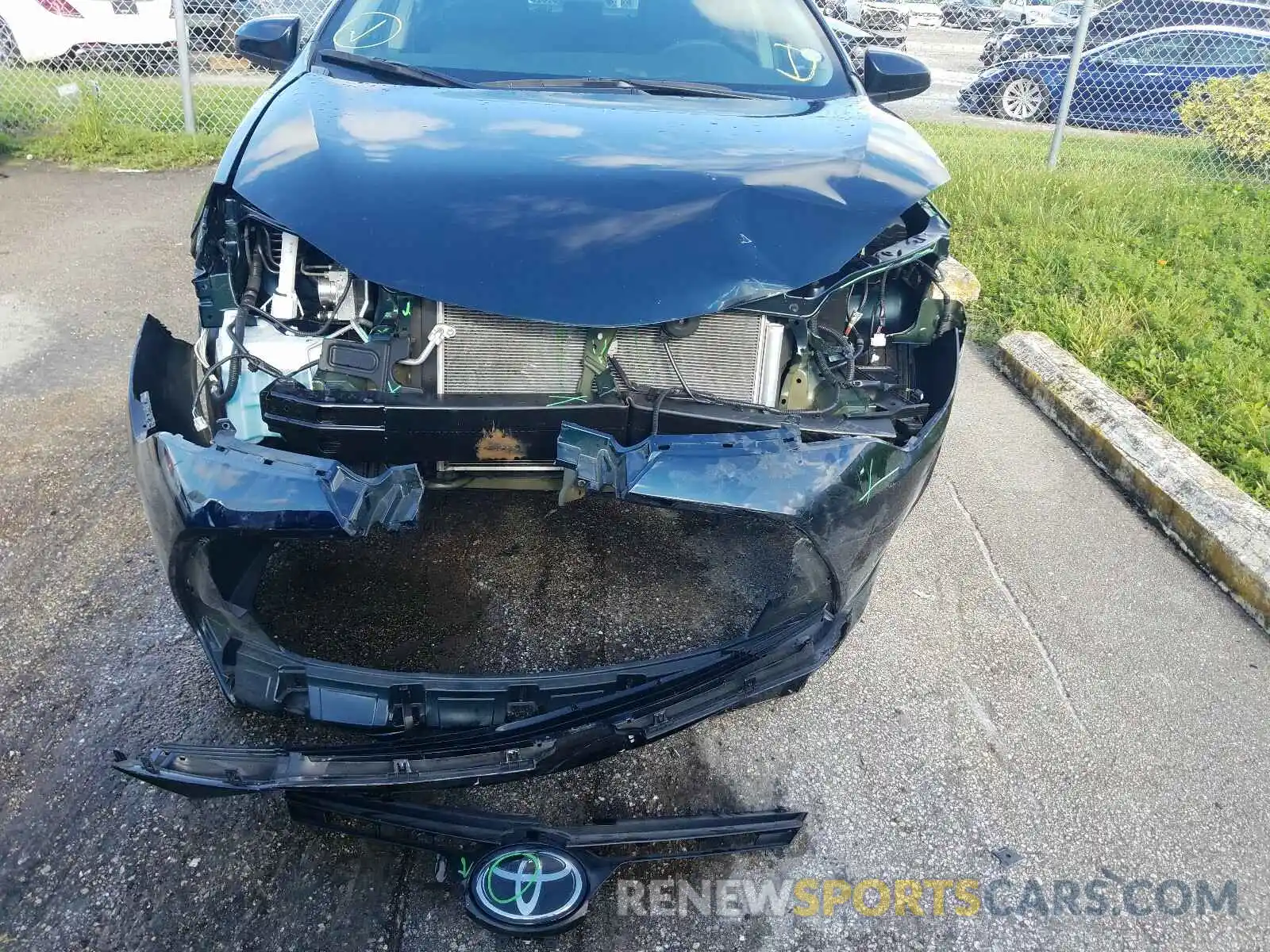 9 Photograph of a damaged car 5YFBURHEXKP909079 TOYOTA COROLLA 2019