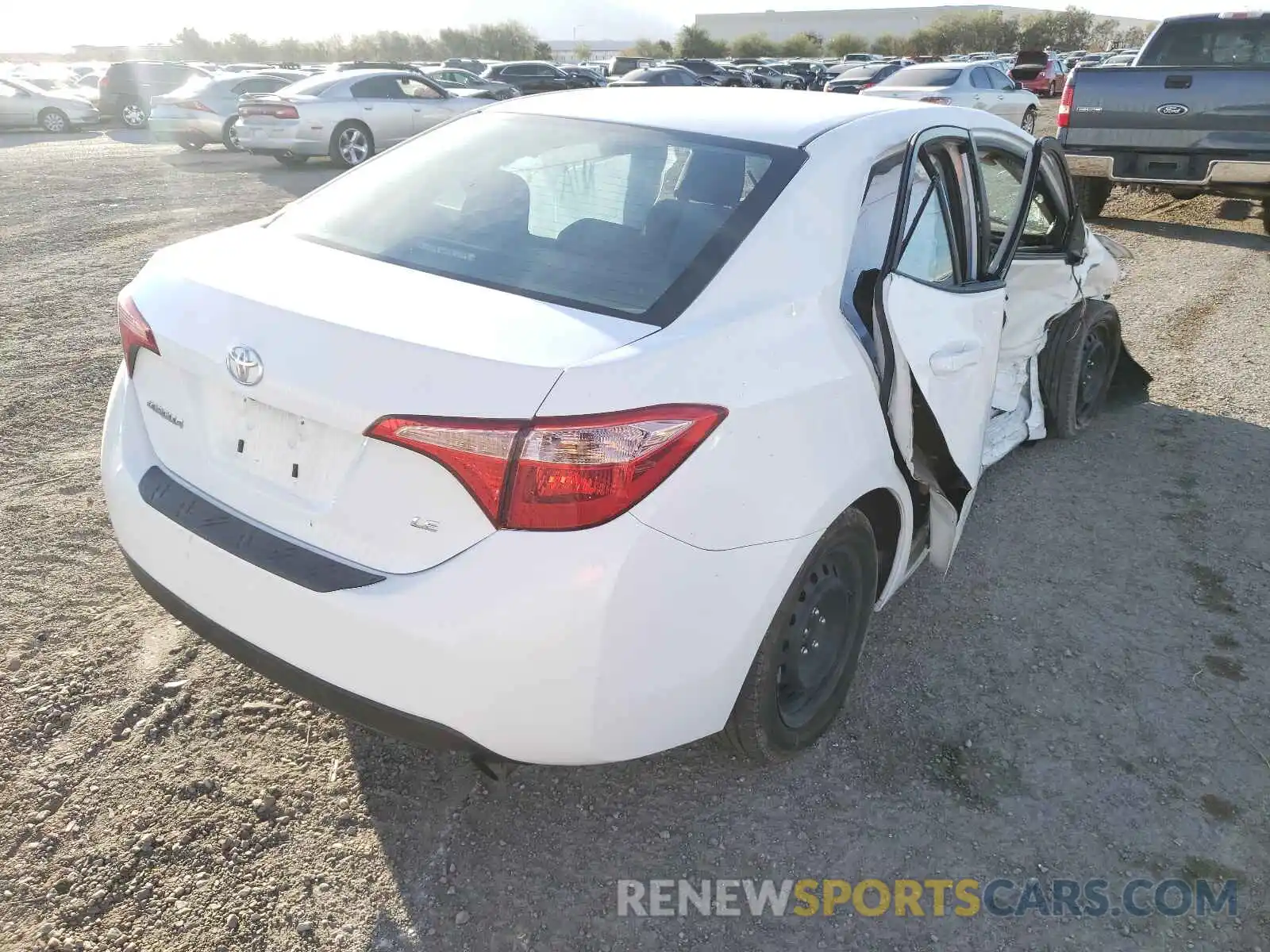 4 Photograph of a damaged car 5YFBURHEXKP909115 TOYOTA COROLLA 2019