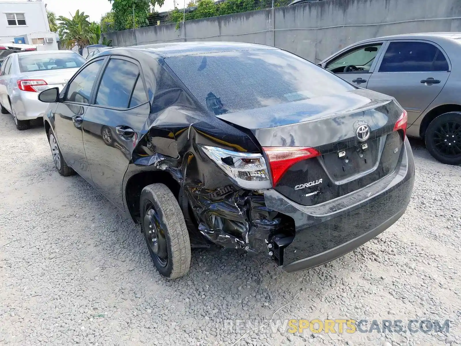 3 Photograph of a damaged car 5YFBURHEXKP909874 TOYOTA COROLLA 2019