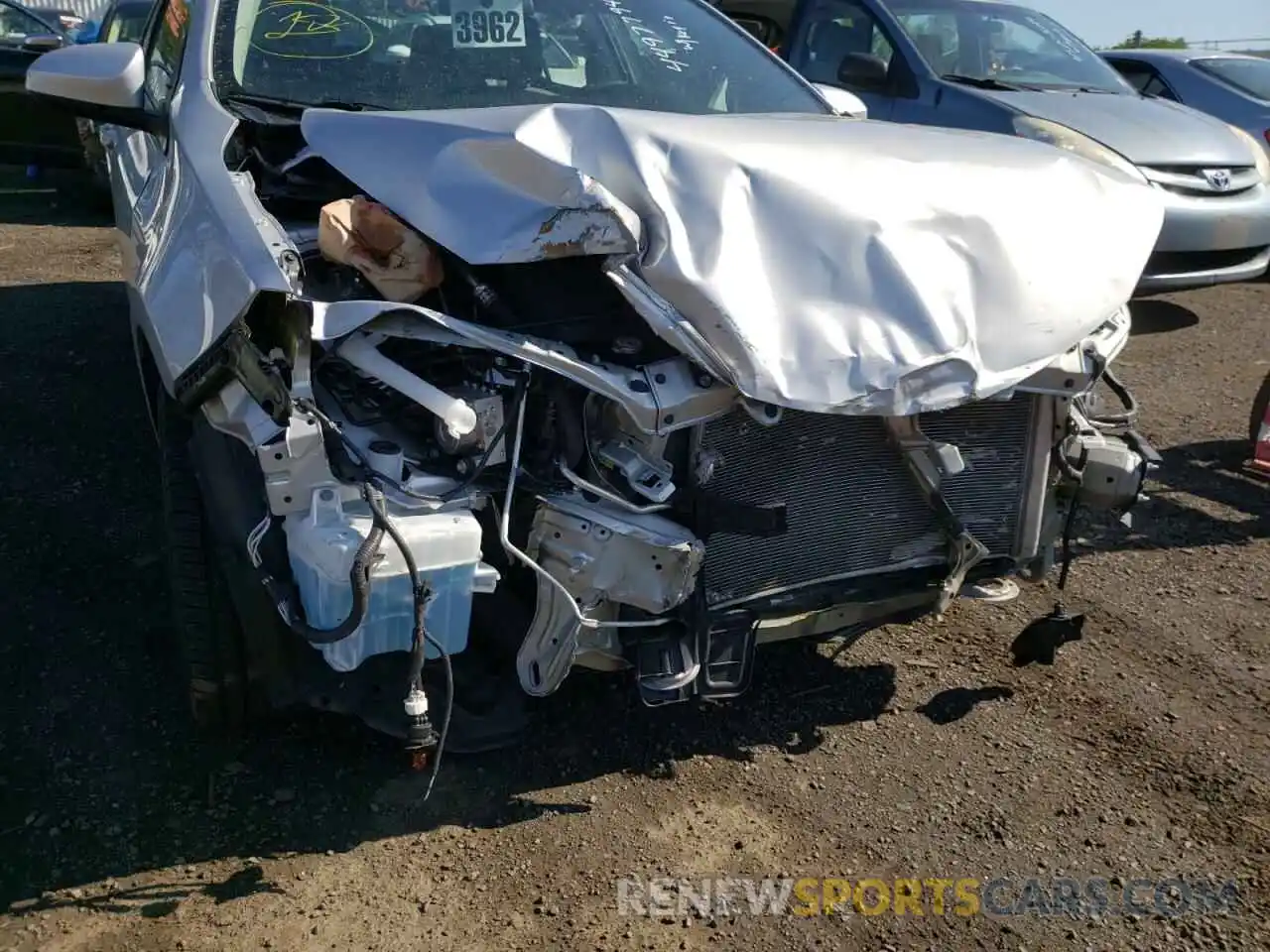 9 Photograph of a damaged car 5YFBURHEXKP910040 TOYOTA COROLLA 2019