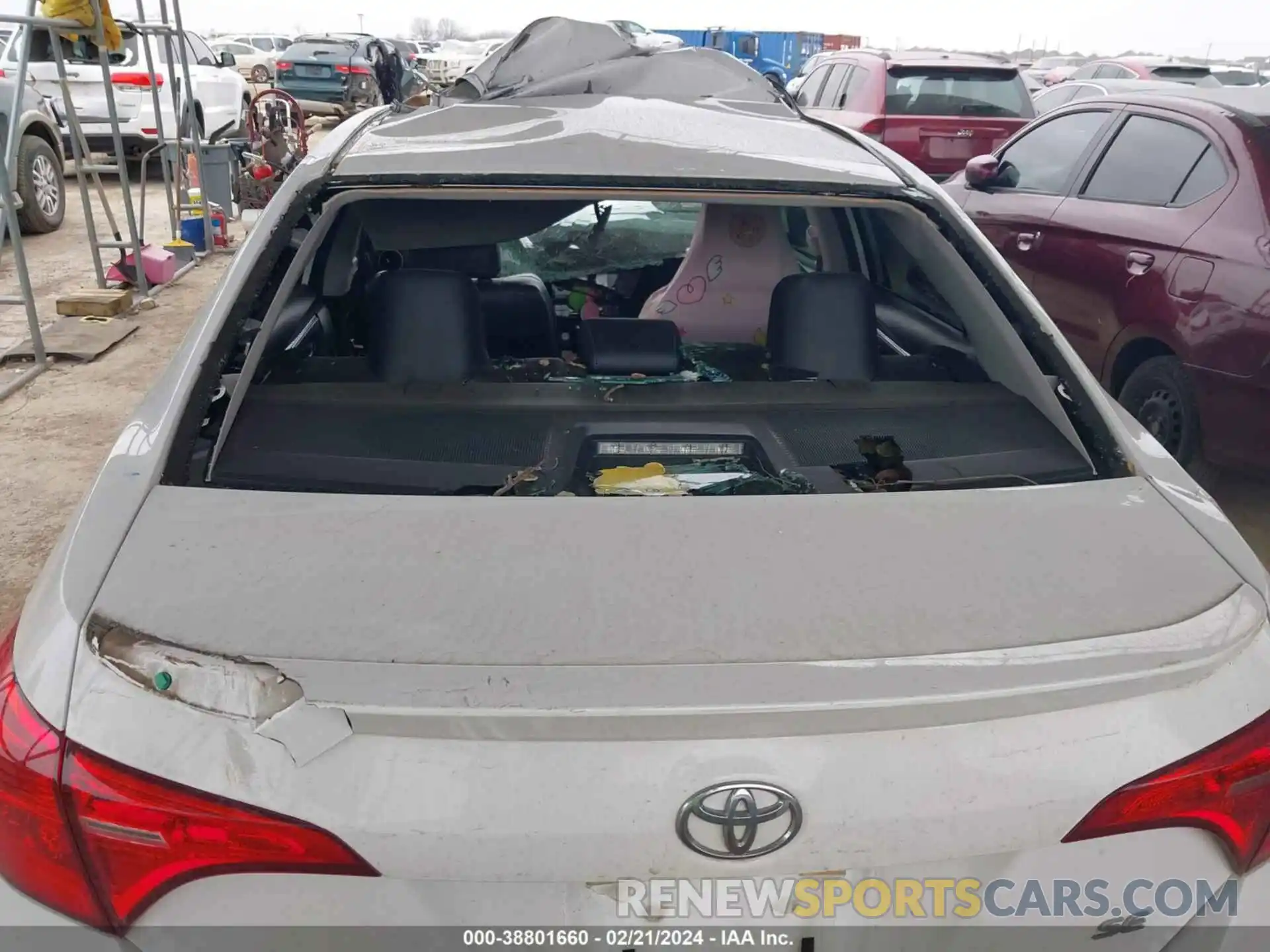 17 Photograph of a damaged car 5YFBURHEXKP910247 TOYOTA COROLLA 2019