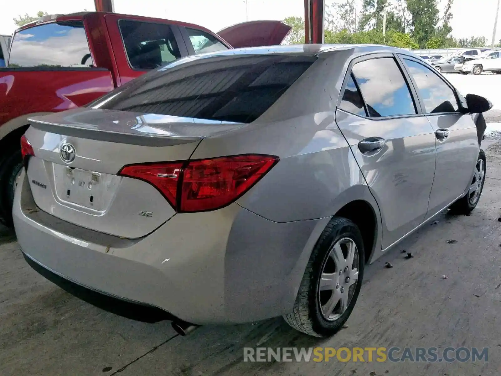 4 Photograph of a damaged car 5YFBURHEXKP911298 TOYOTA COROLLA 2019