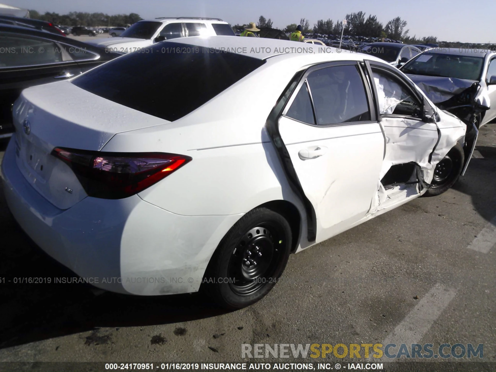 4 Photograph of a damaged car 5YFBURHEXKP912600 TOYOTA COROLLA 2019