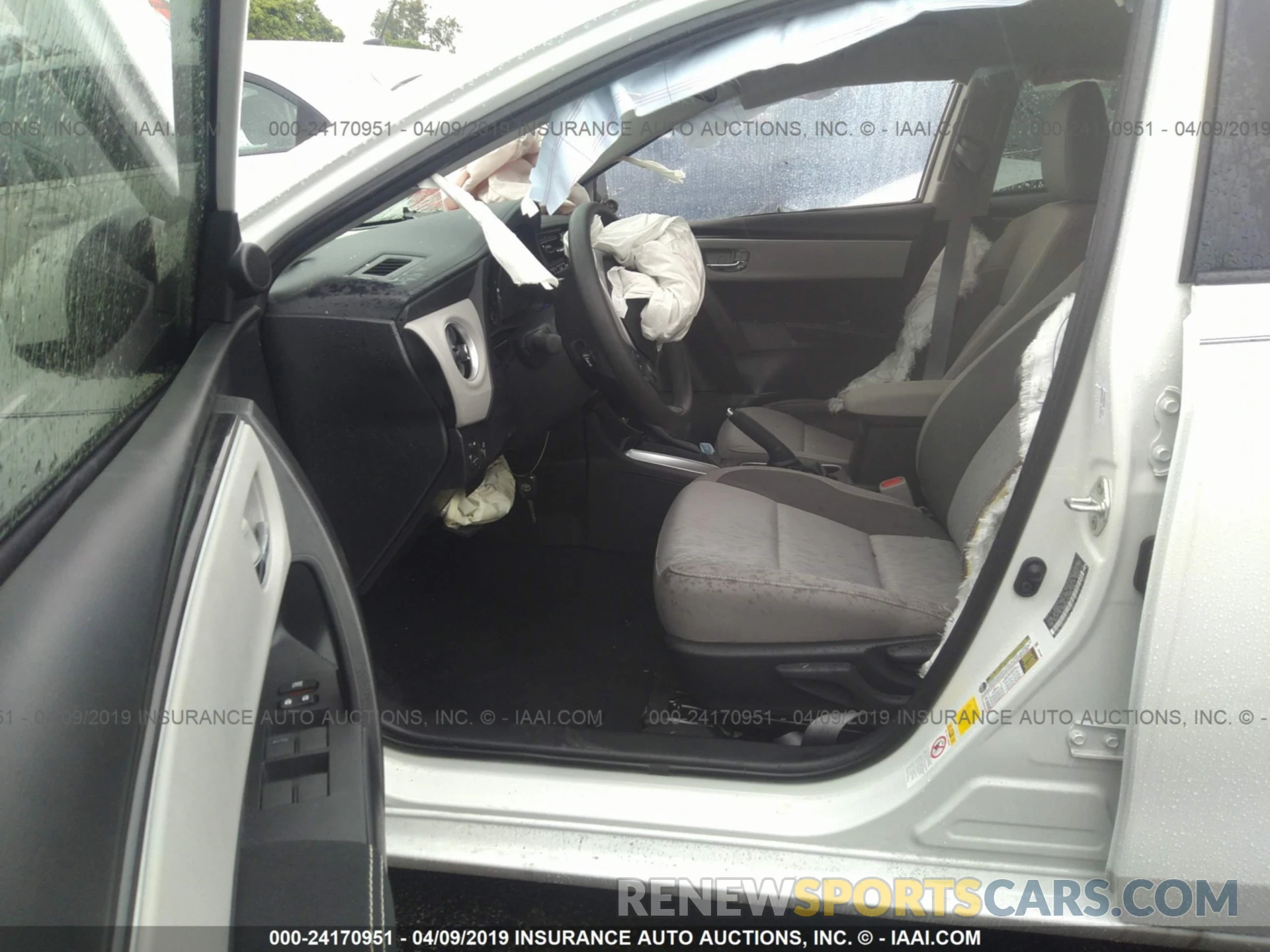 5 Photograph of a damaged car 5YFBURHEXKP912600 TOYOTA COROLLA 2019