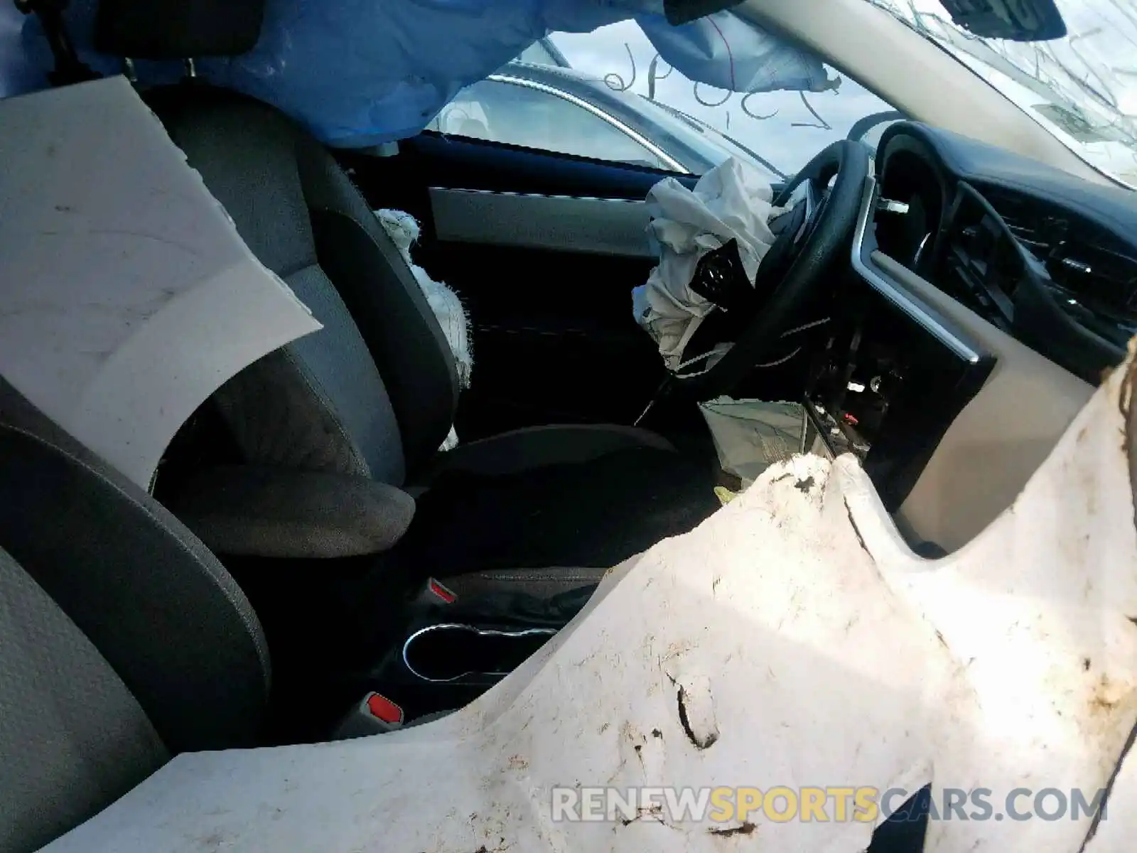 5 Photograph of a damaged car 5YFBURHEXKP912919 TOYOTA COROLLA 2019