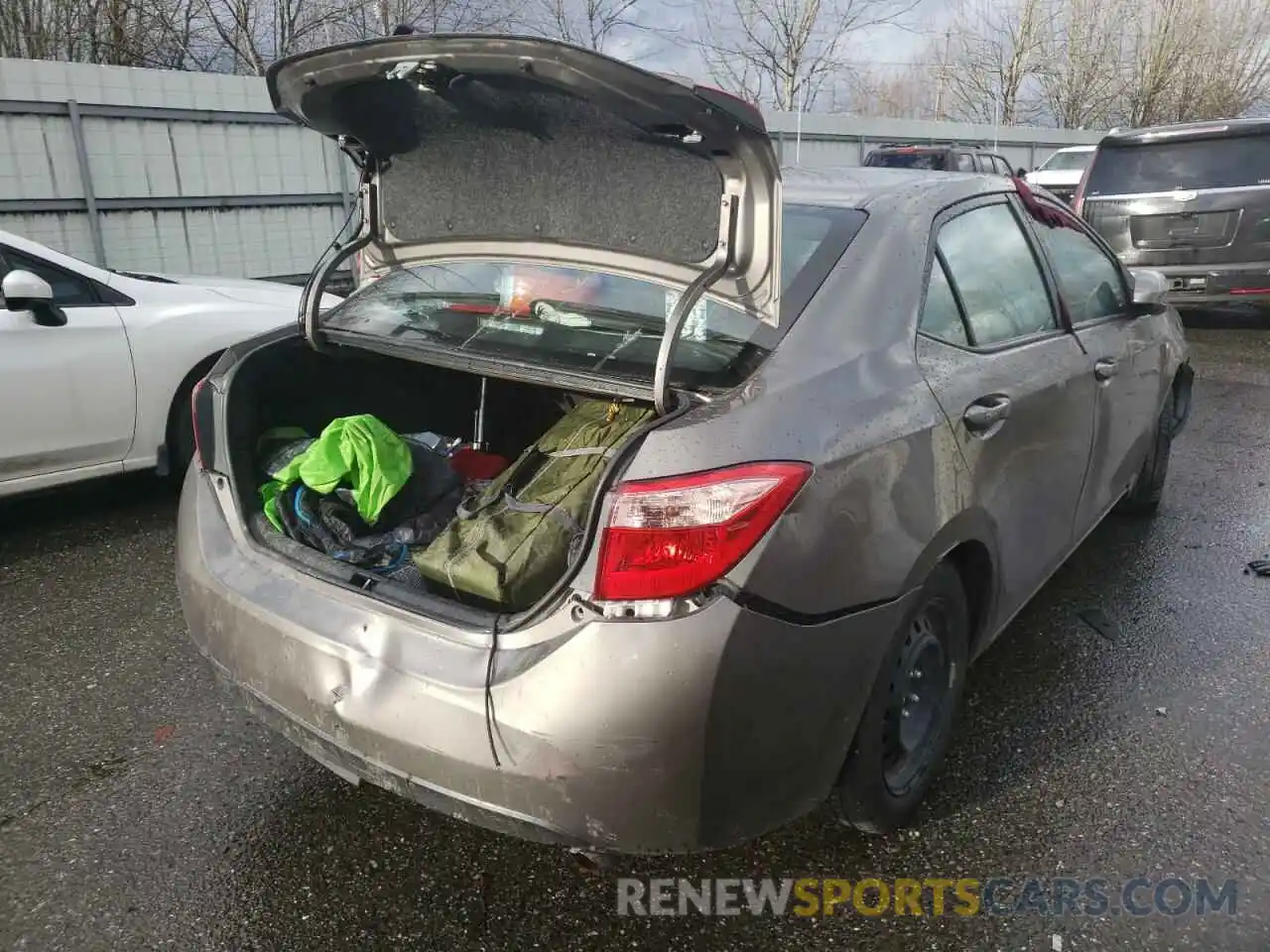 4 Photograph of a damaged car 5YFBURHEXKP913262 TOYOTA COROLLA 2019