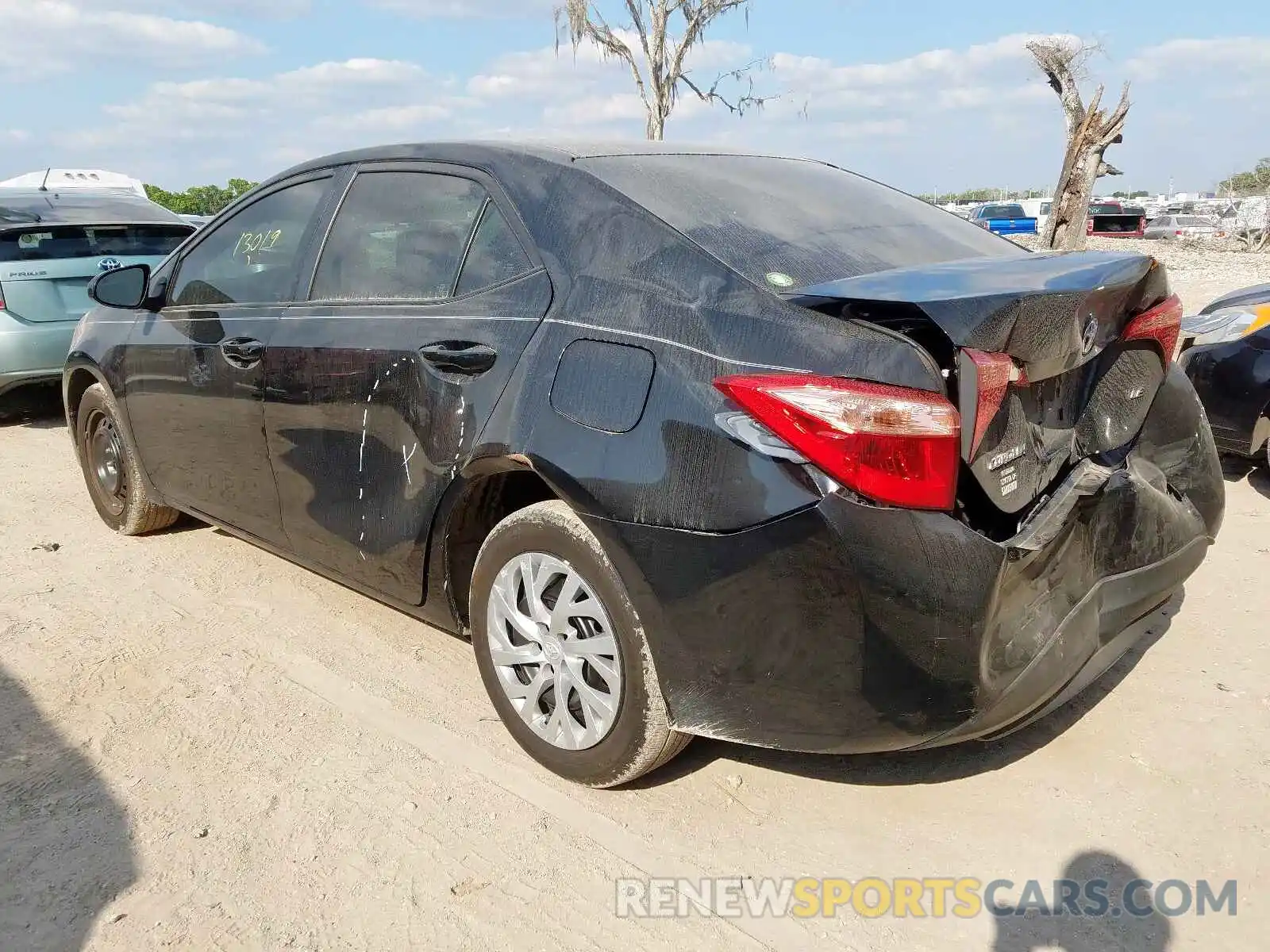 3 Photograph of a damaged car 5YFBURHEXKP913682 TOYOTA COROLLA 2019