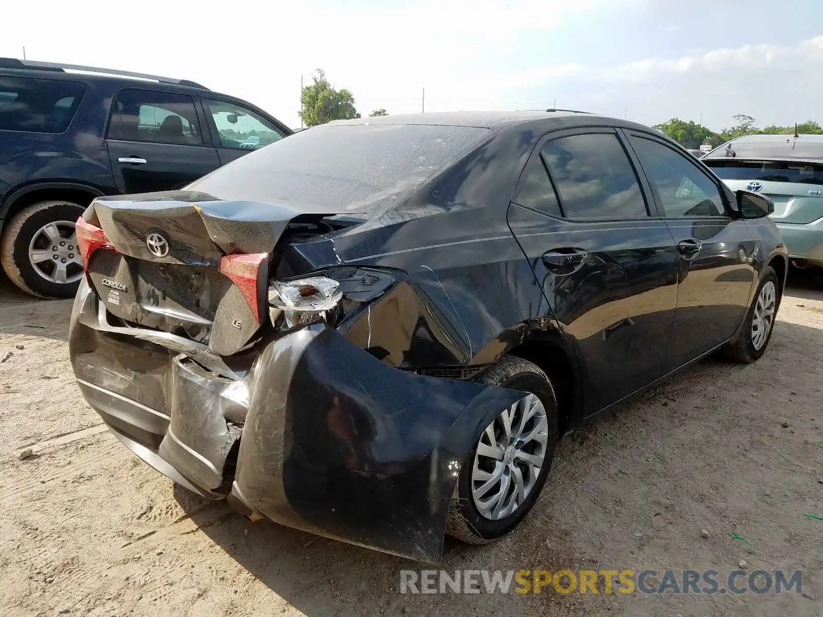 4 Photograph of a damaged car 5YFBURHEXKP913682 TOYOTA COROLLA 2019