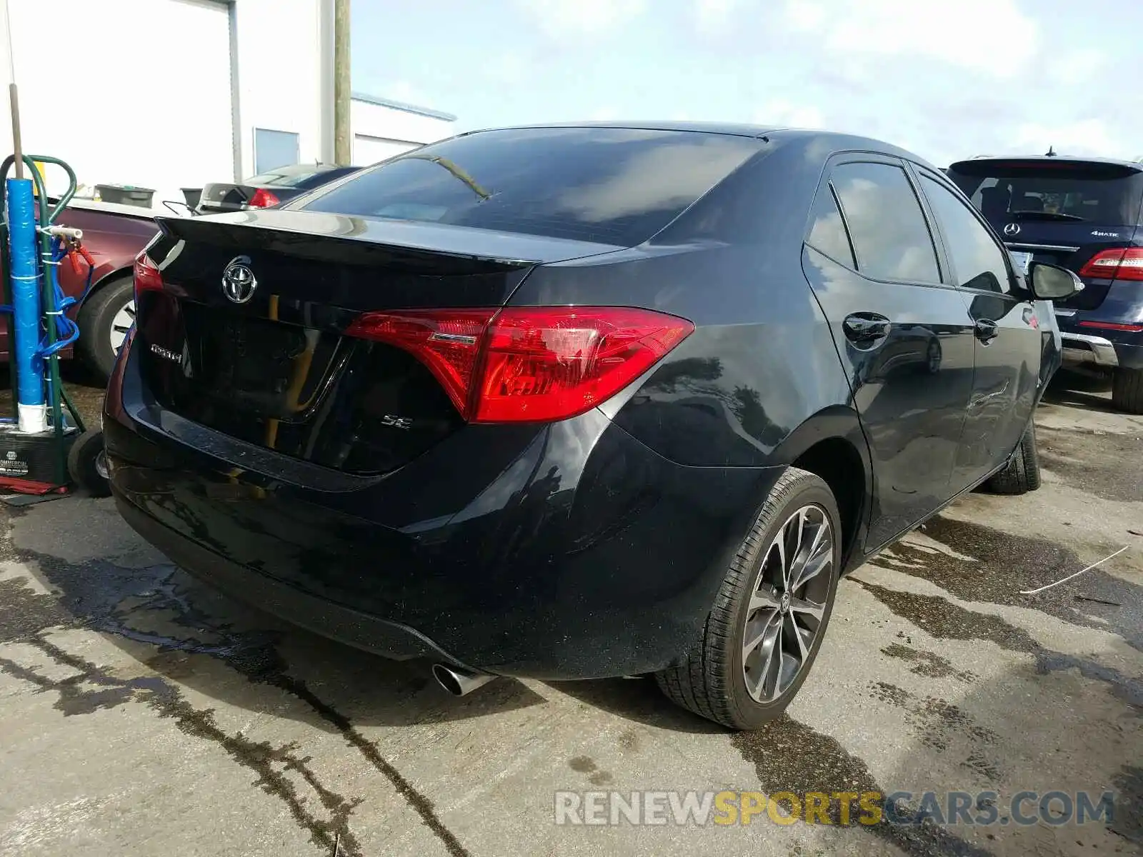 4 Photograph of a damaged car 5YFBURHEXKP914914 TOYOTA COROLLA 2019