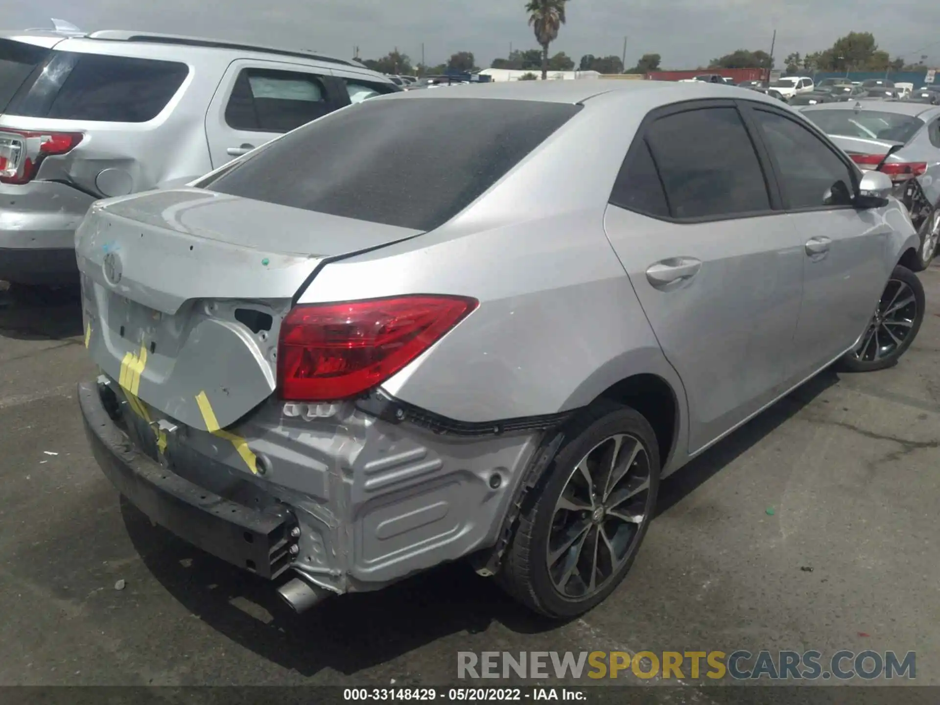 4 Photograph of a damaged car 5YFBURHEXKP915240 TOYOTA COROLLA 2019