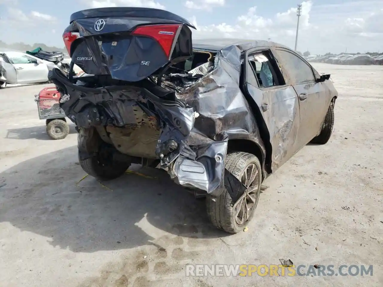 4 Photograph of a damaged car 5YFBURHEXKP915304 TOYOTA COROLLA 2019