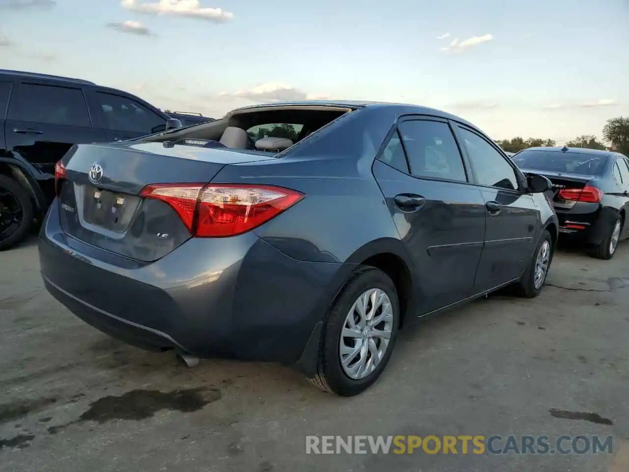 4 Photograph of a damaged car 5YFBURHEXKP918994 TOYOTA COROLLA 2019