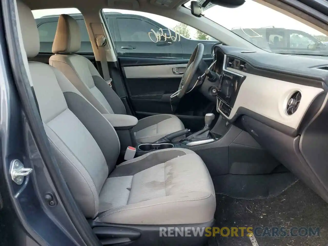 5 Photograph of a damaged car 5YFBURHEXKP918994 TOYOTA COROLLA 2019