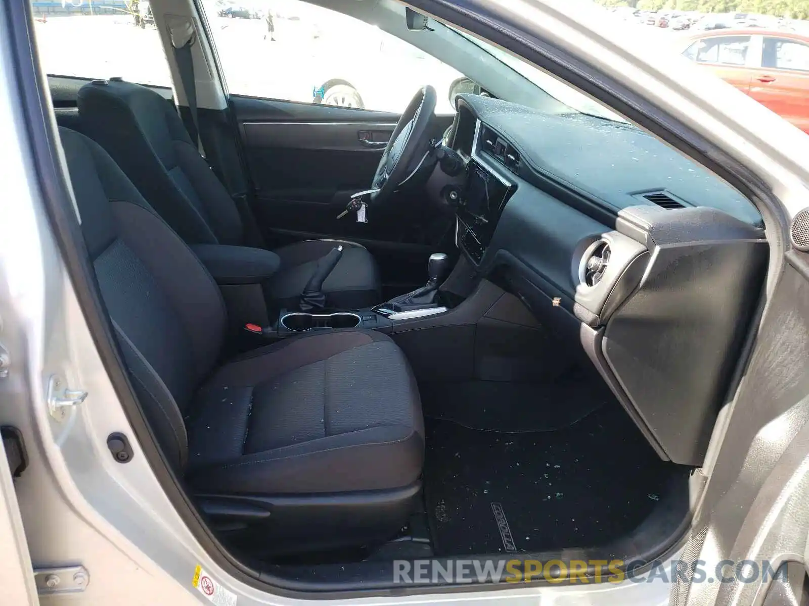 5 Photograph of a damaged car 5YFBURHEXKP920129 TOYOTA COROLLA 2019