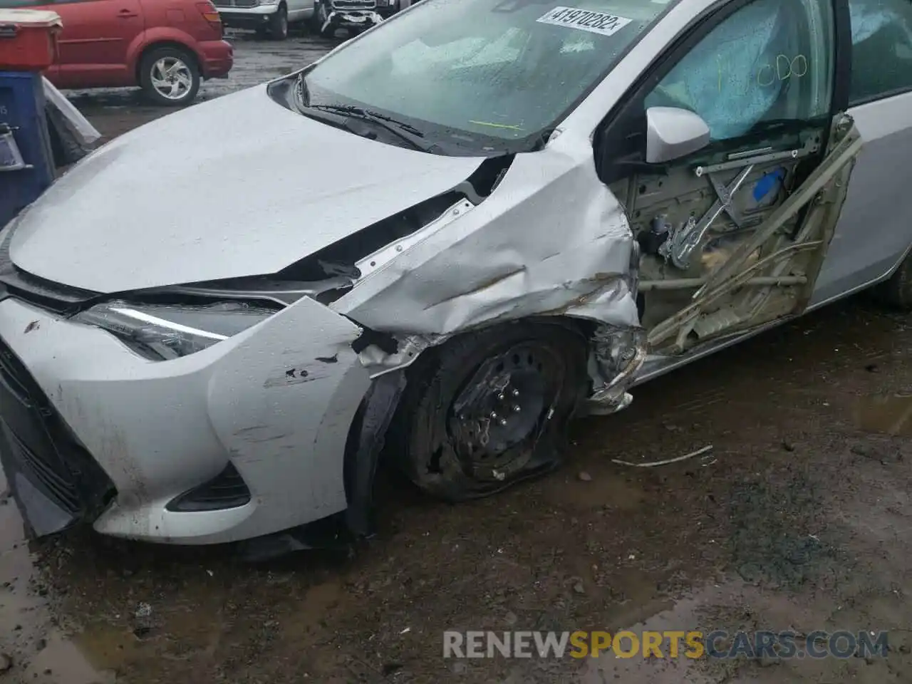 9 Photograph of a damaged car 5YFBURHEXKP921586 TOYOTA COROLLA 2019