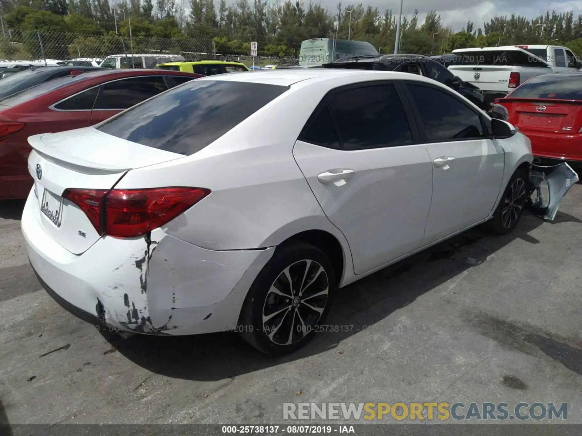 4 Photograph of a damaged car 5YFBURHEXKP921975 TOYOTA COROLLA 2019