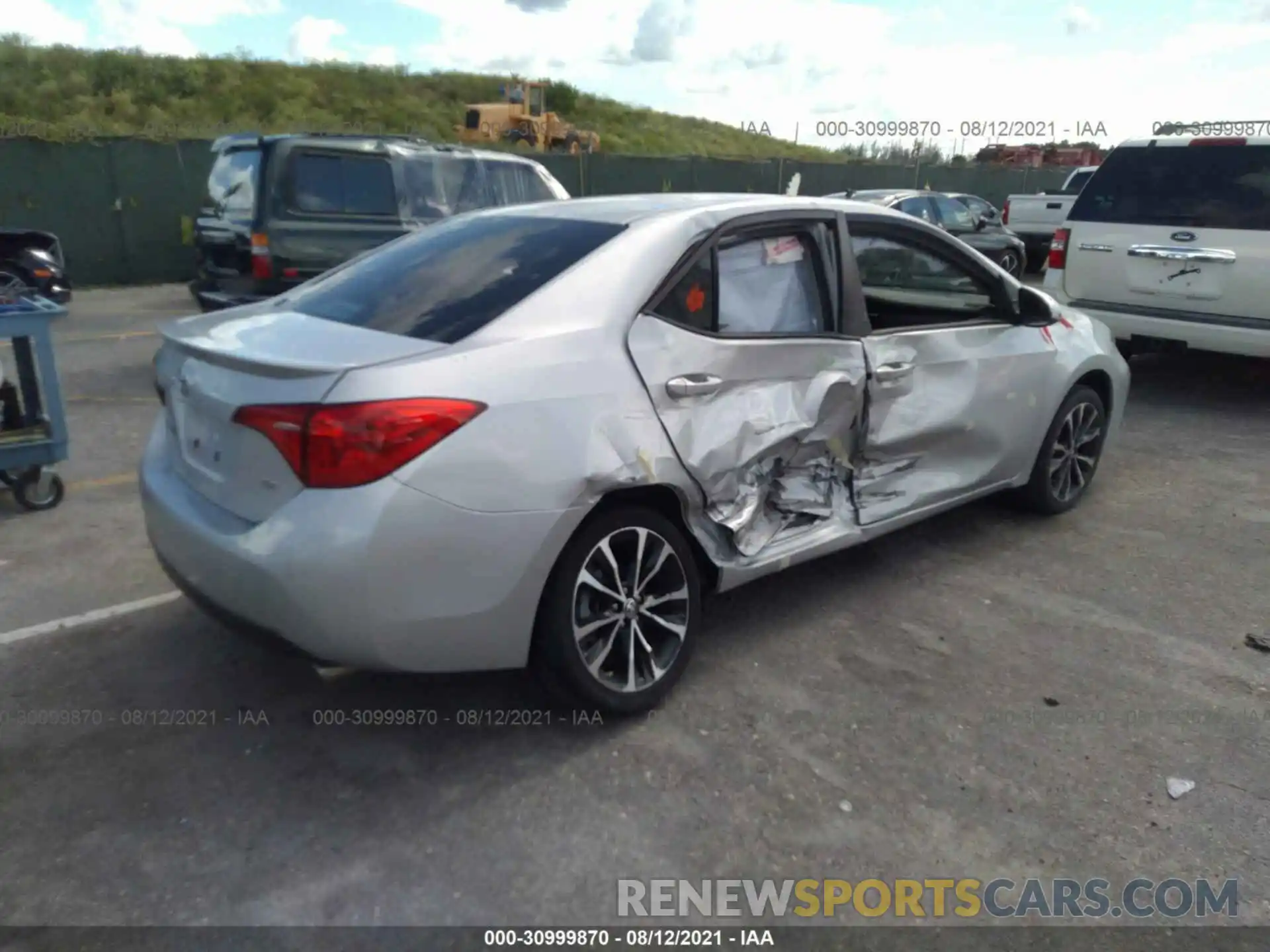 4 Photograph of a damaged car 5YFBURHEXKP923015 TOYOTA COROLLA 2019