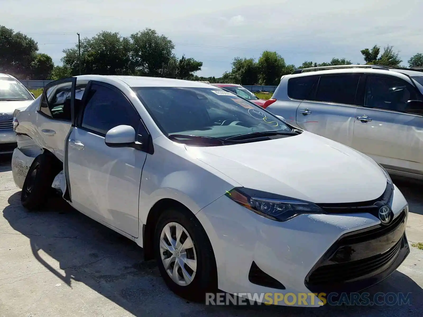 1 Photograph of a damaged car 5YFBURHEXKP923189 TOYOTA COROLLA 2019